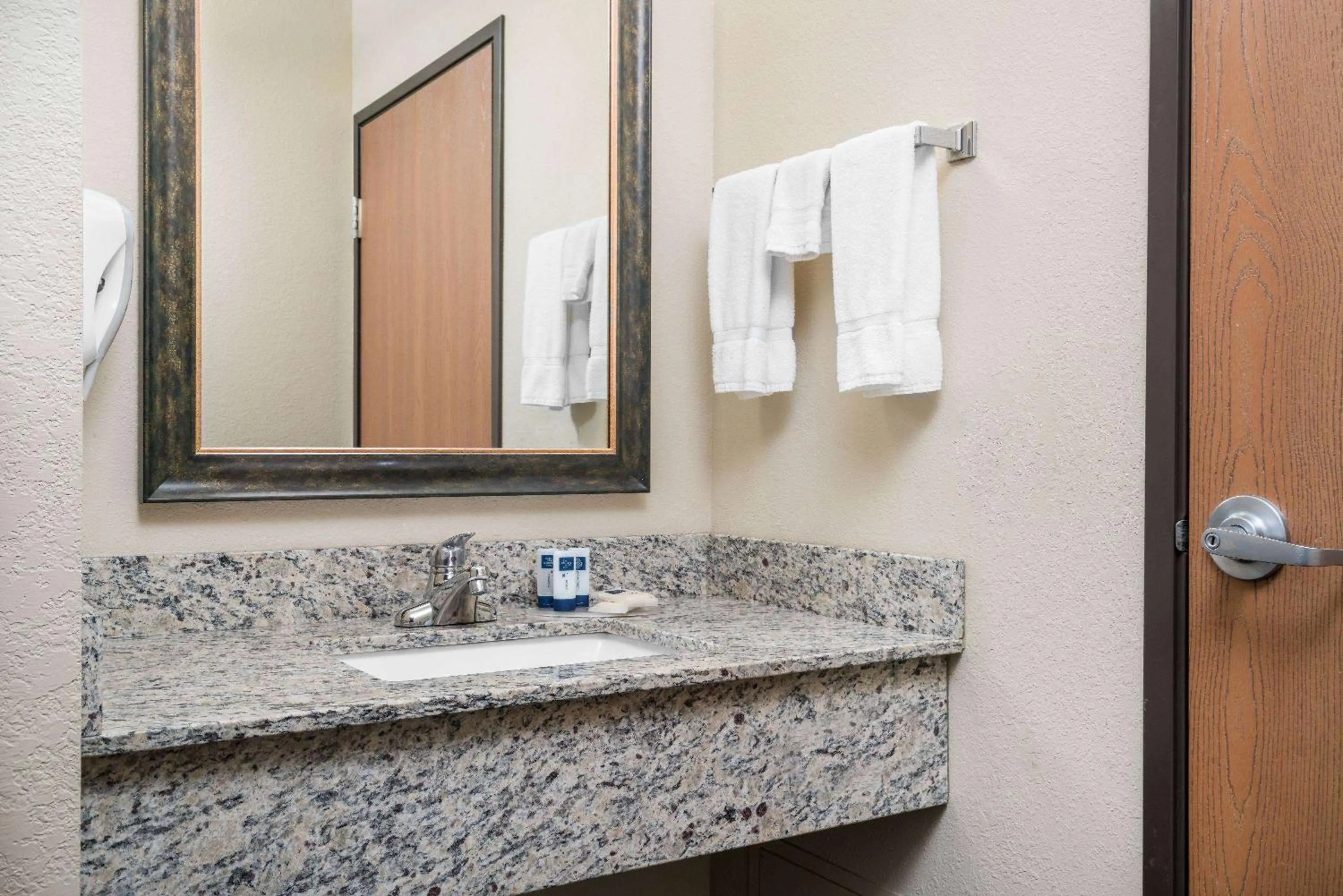 Bathroom in AmericInn by Wyndham Fort Dodge