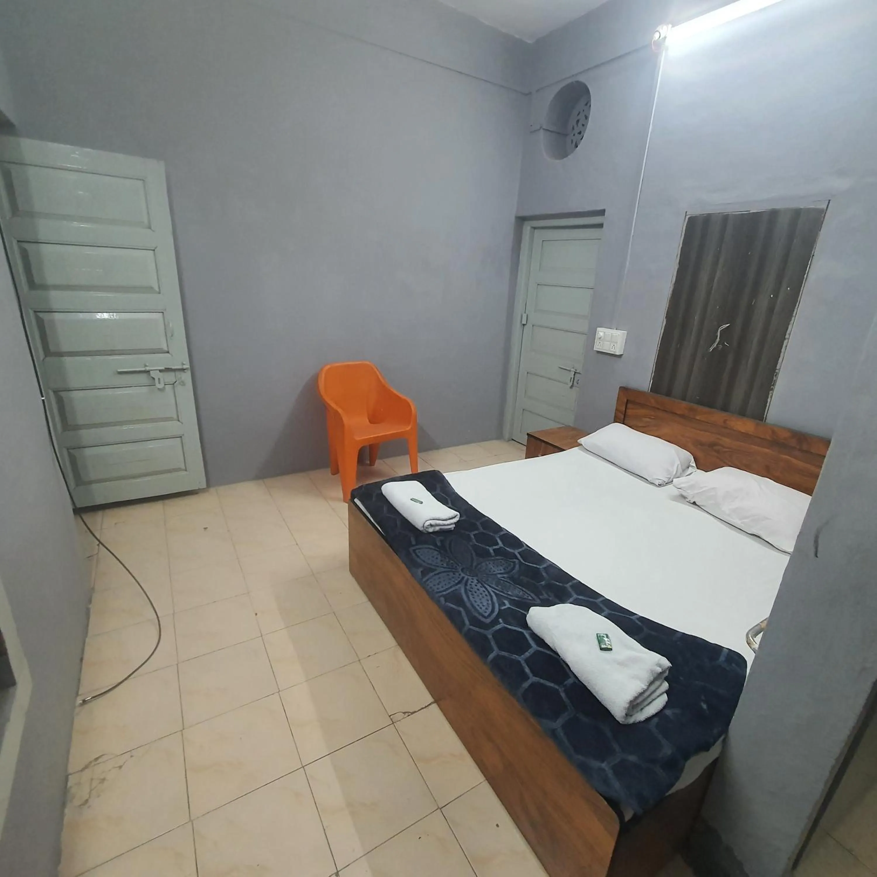 Bed in Hotel Family Stay Beside Railway Station