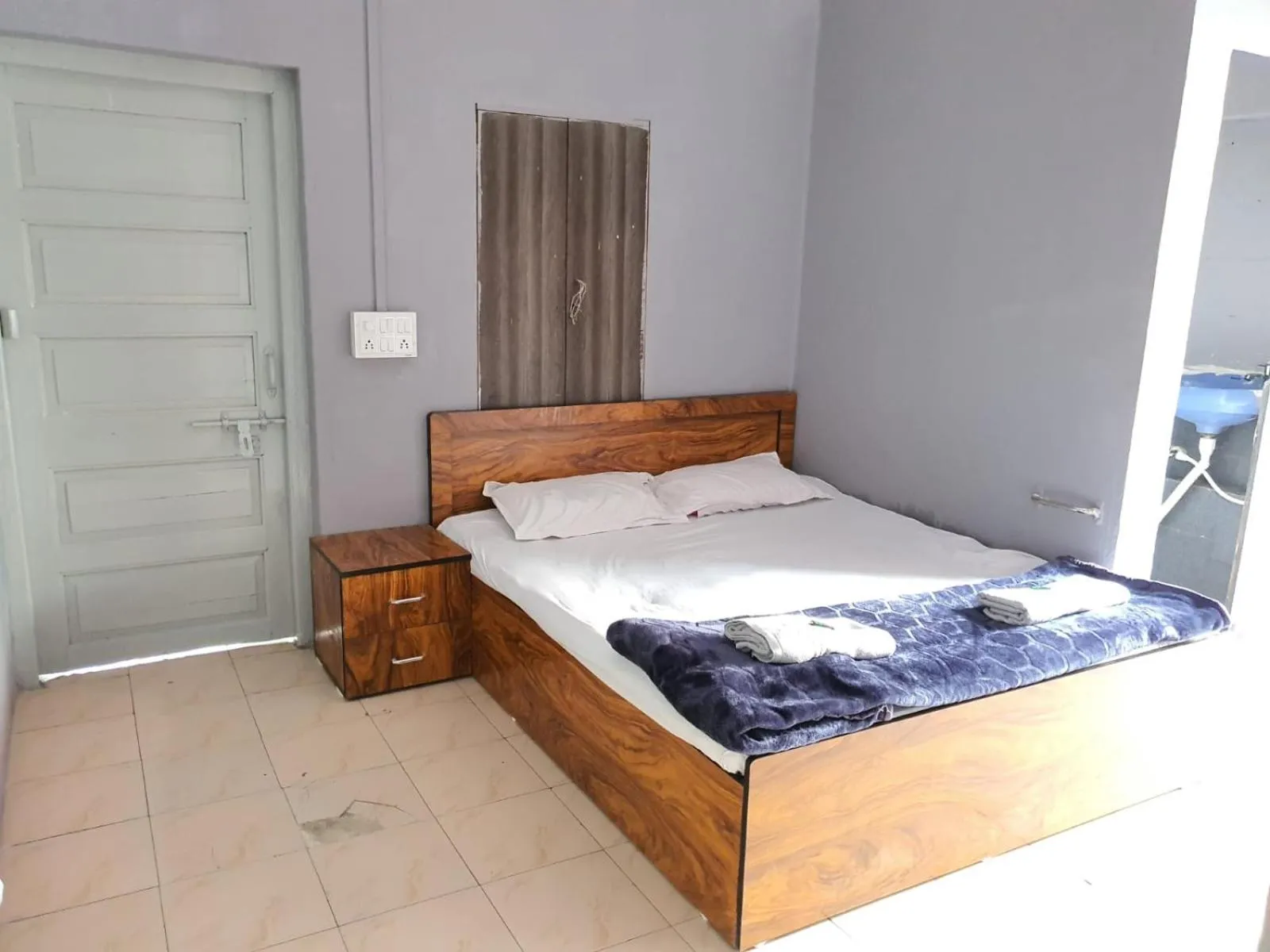 Bed in Hotel Family Stay Beside Railway Station