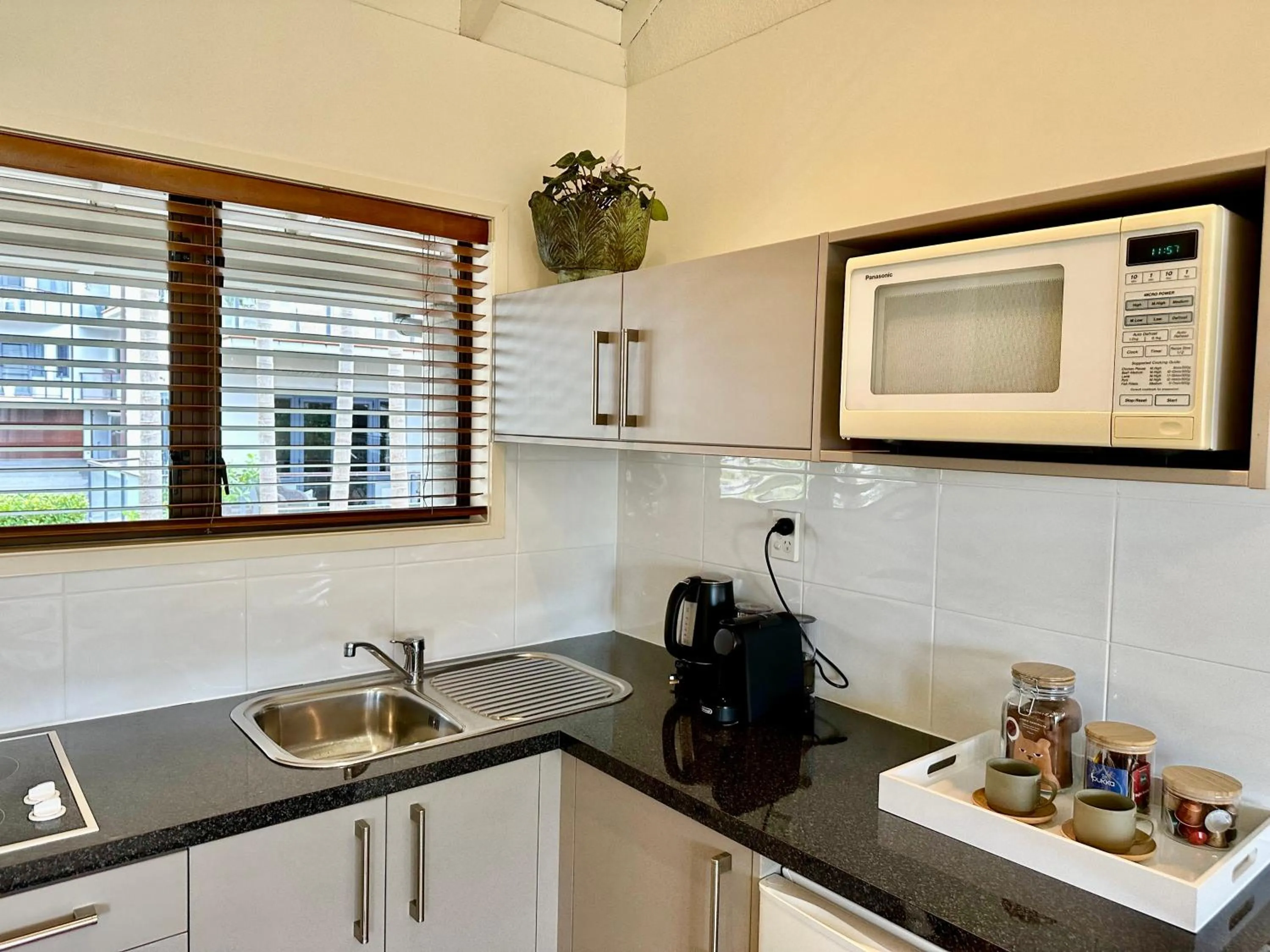 Coffee/tea facilities in Emerald Inn on Takapuna Beach
