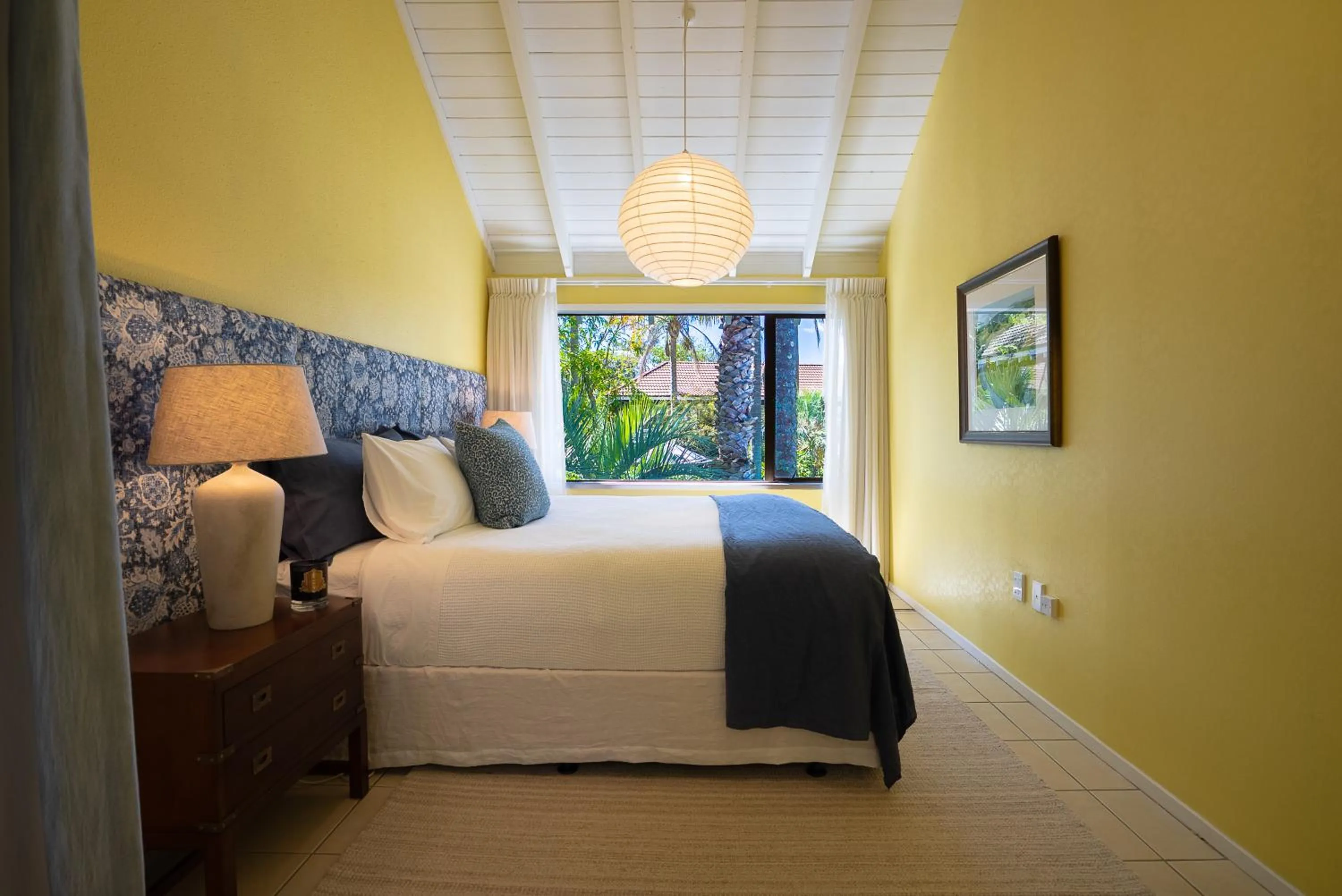 Bed in Emerald Inn on Takapuna Beach