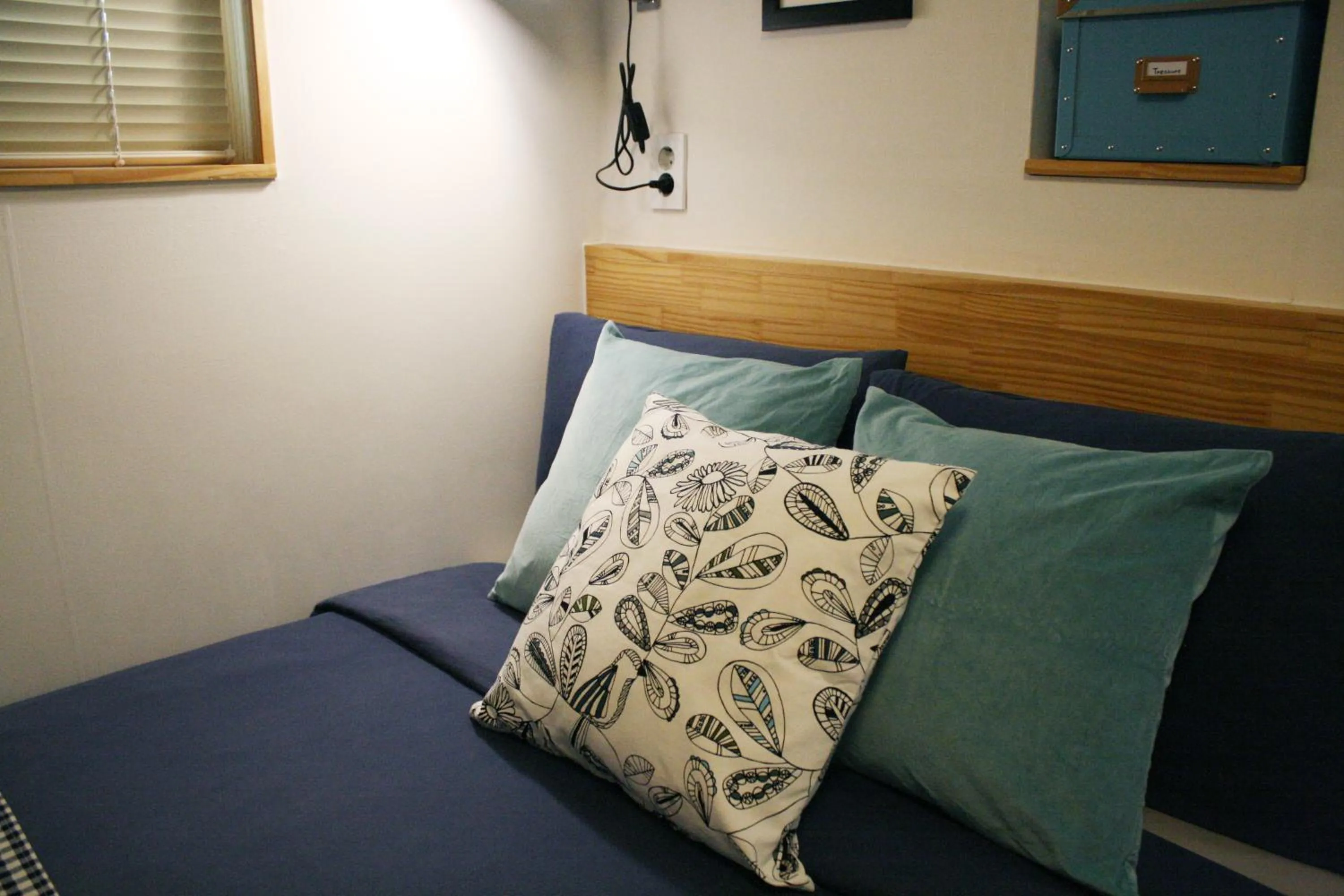 Decorative detail in Hostel Beige 2nd