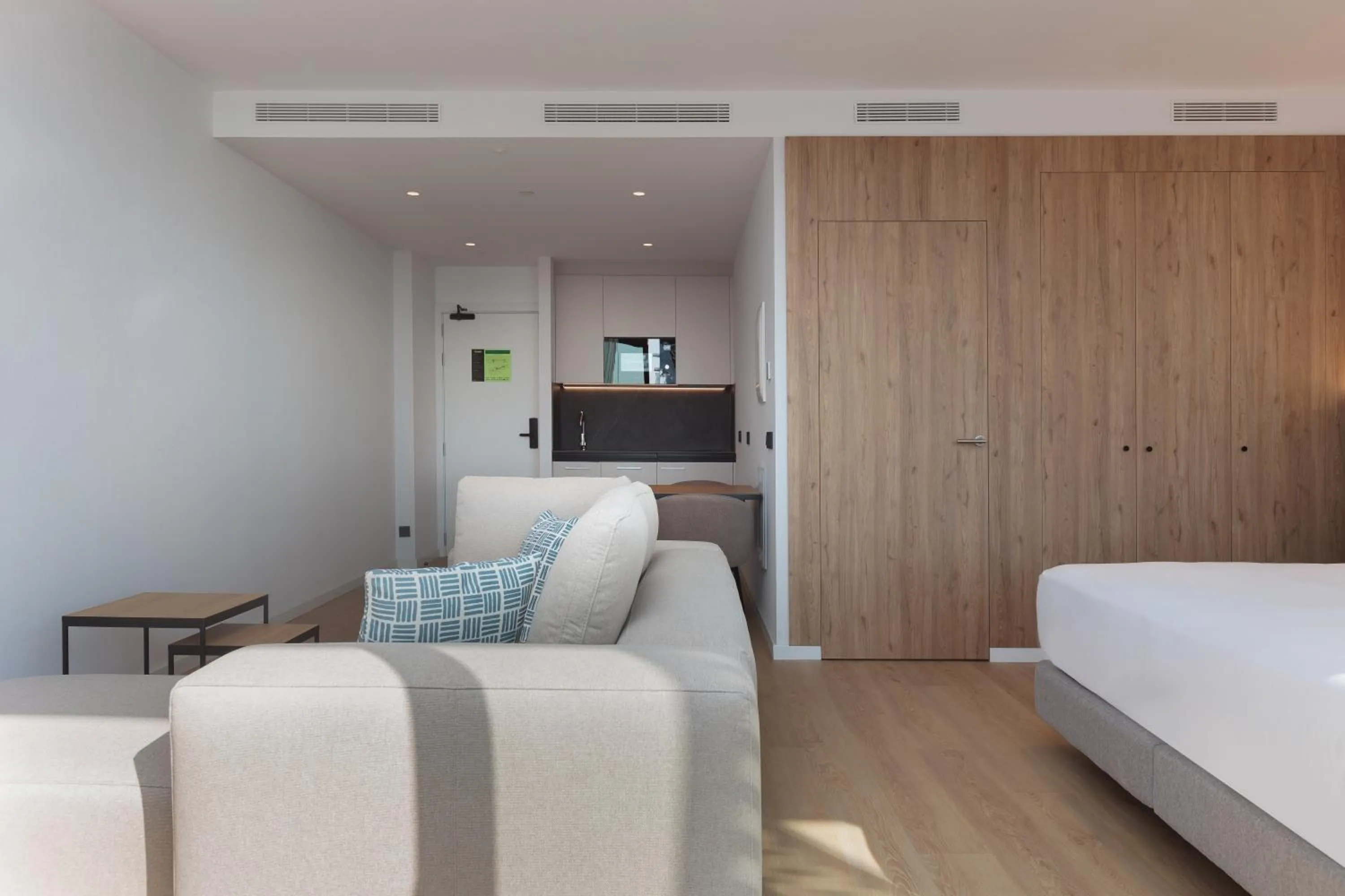 Seating area, Bed in Tembo Barcelona