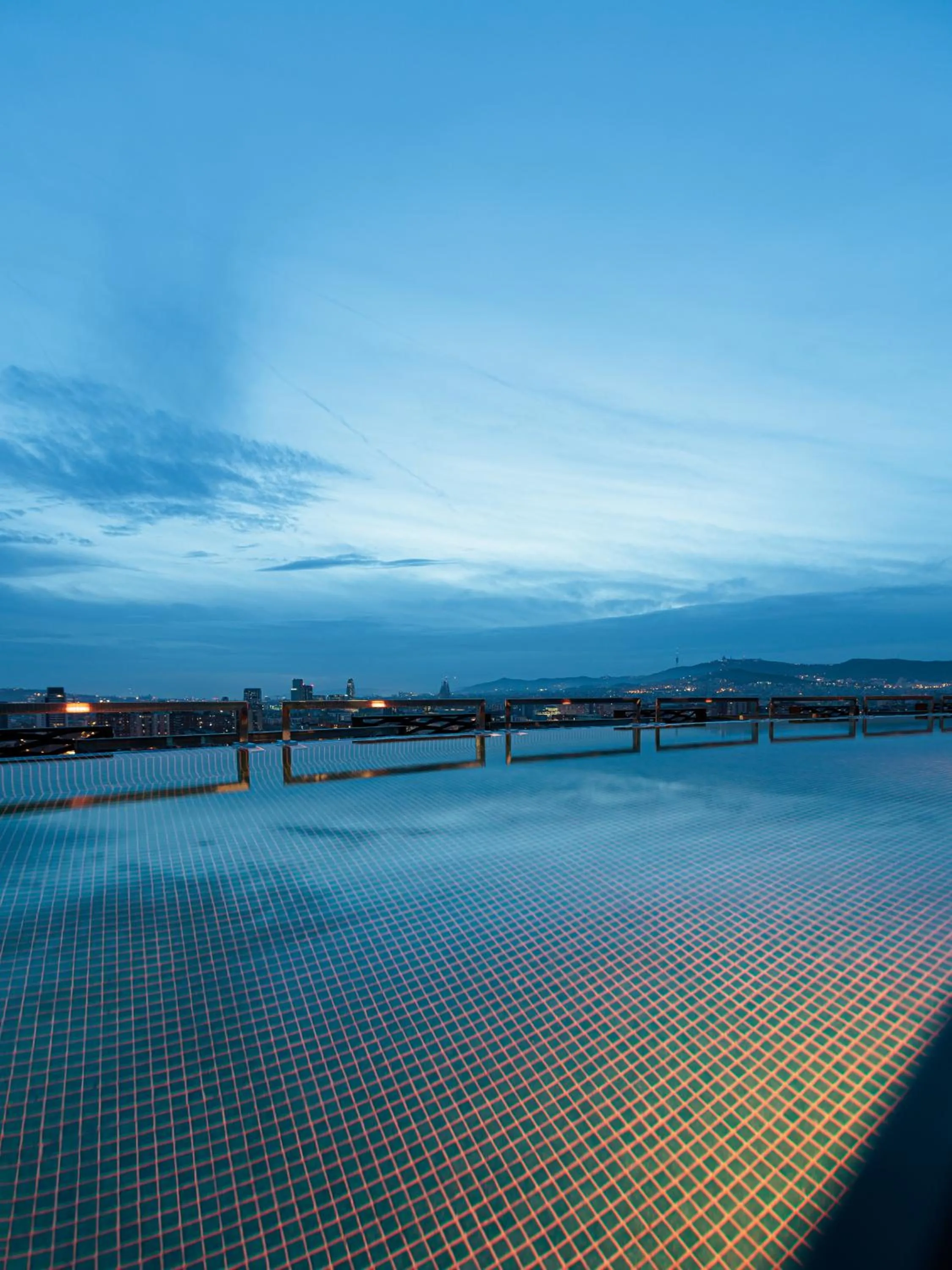 Swimming pool in Tembo Barcelona