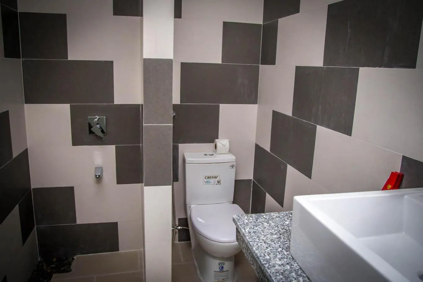 Toilet in Mui Ne Hills Villa Hotel