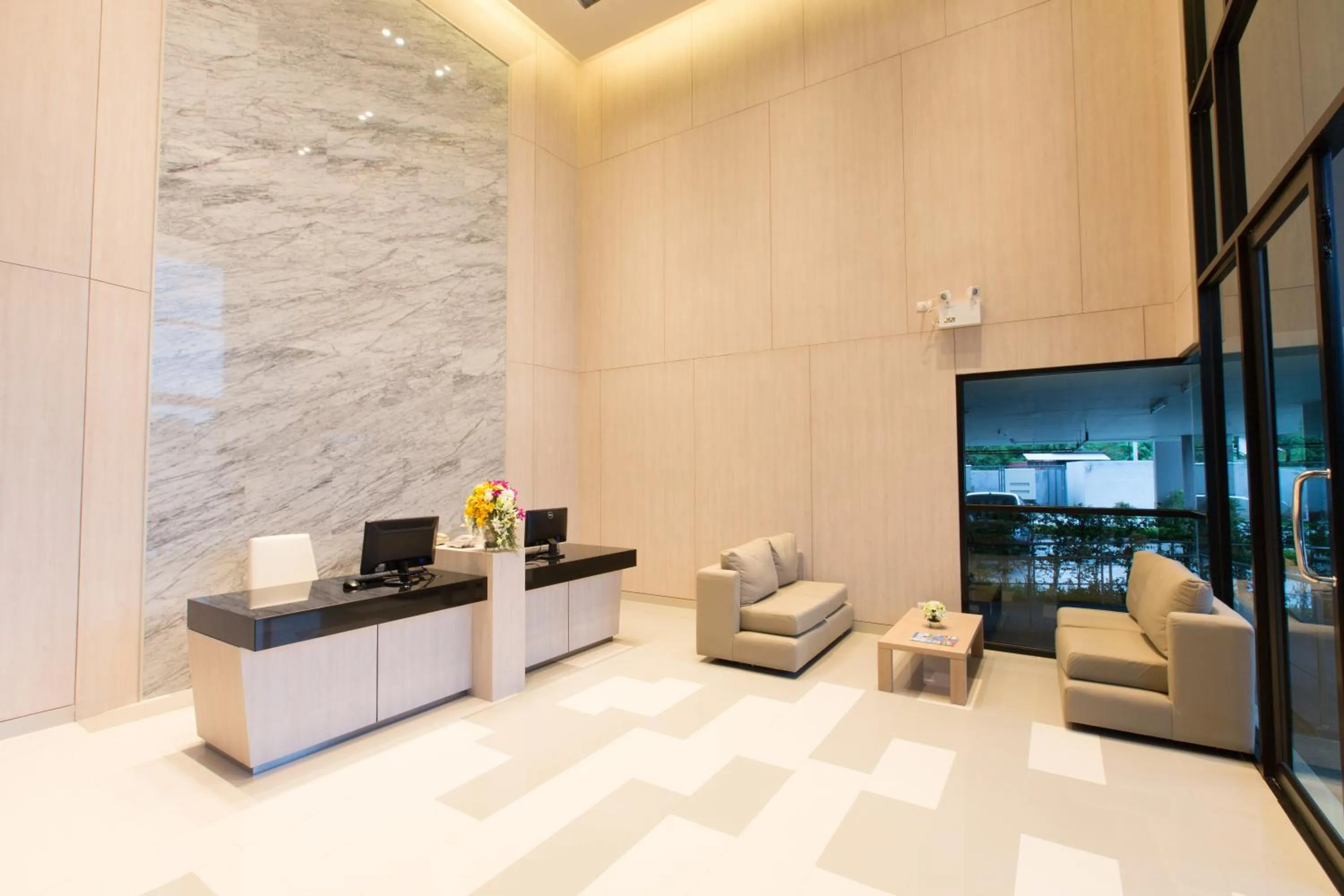 Facade/entrance in Sugar Palm Residence