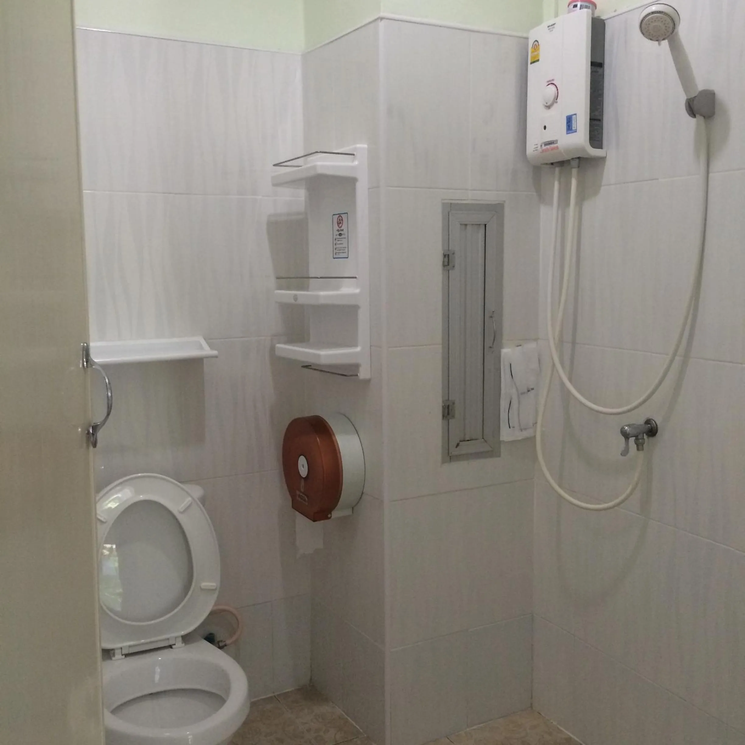 Shower in Papangkorn House