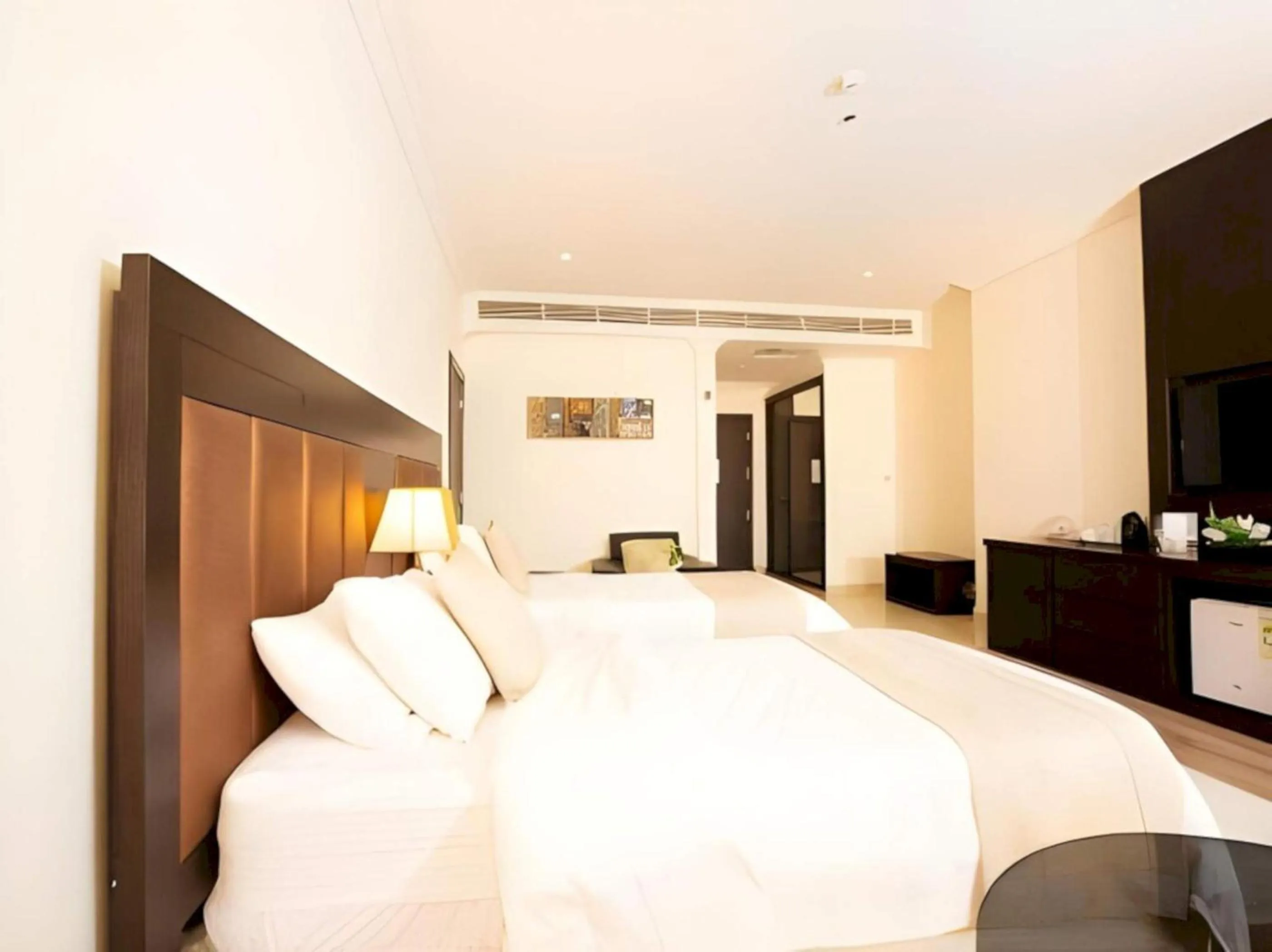 Photo of the whole room, Bed in Sunday Millennia Hotel