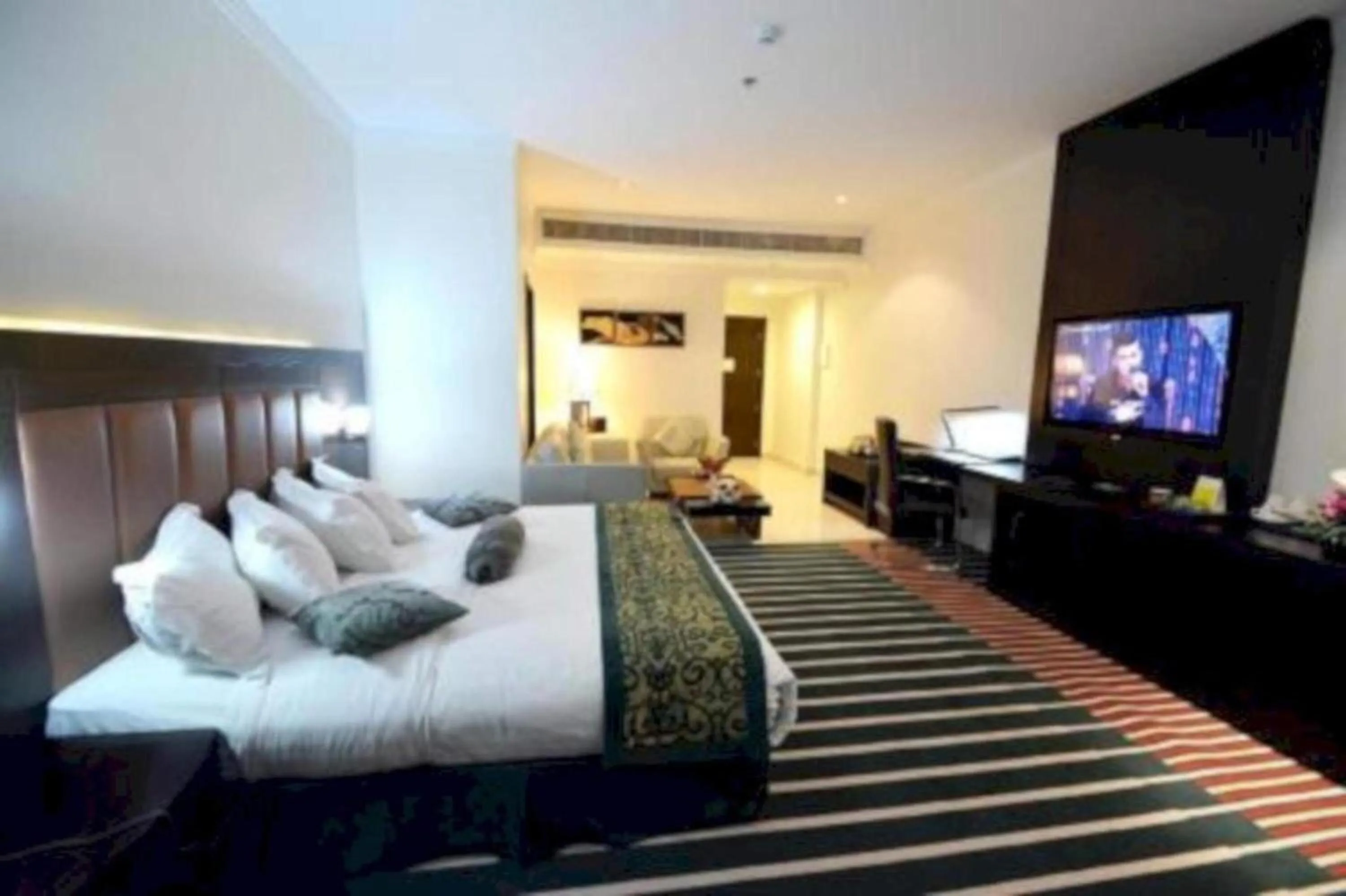 TV and multimedia, Bed in Sunday Millennia Hotel