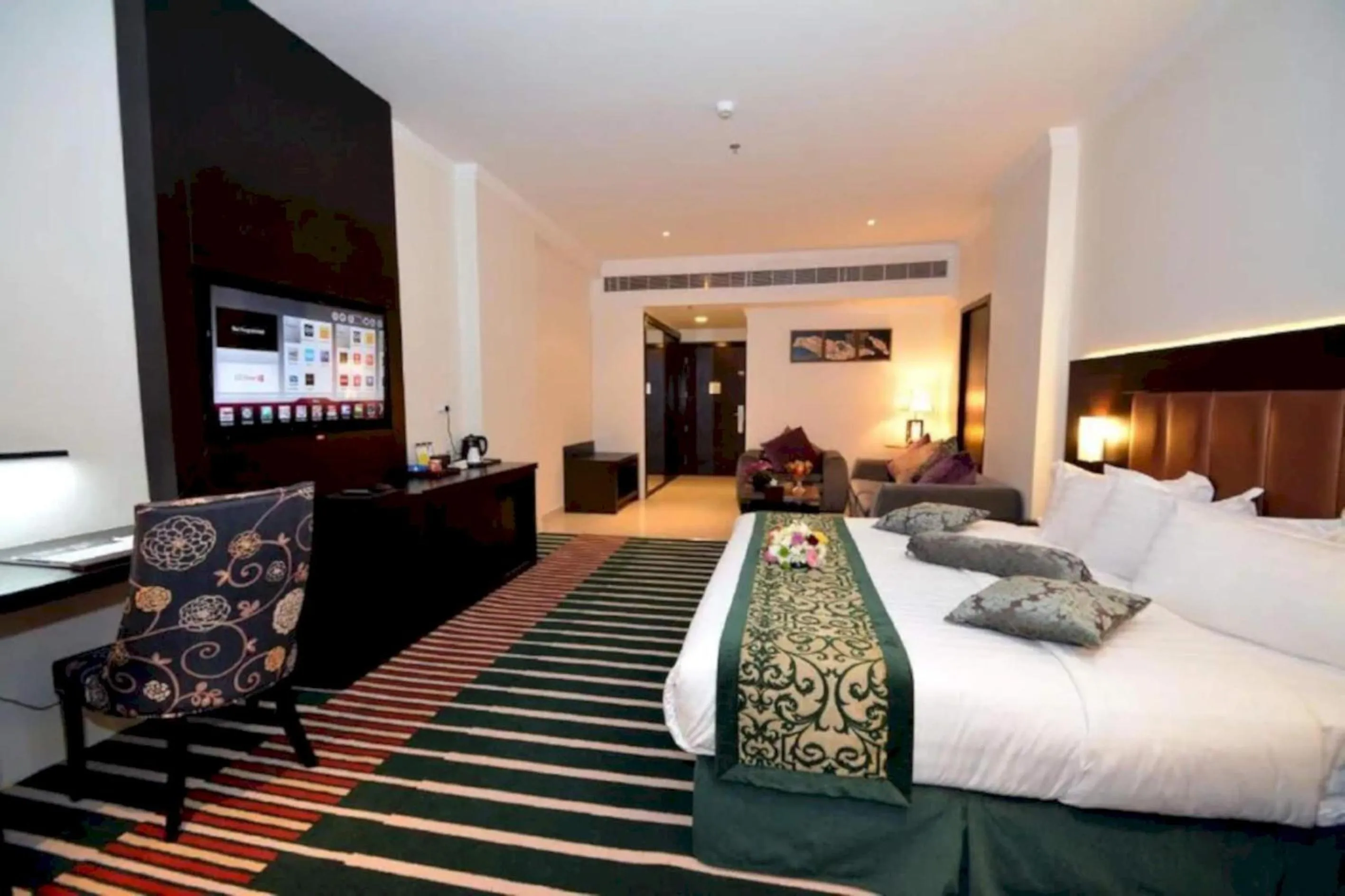 Photo of the whole room, Bed in Sunday Millennia Hotel