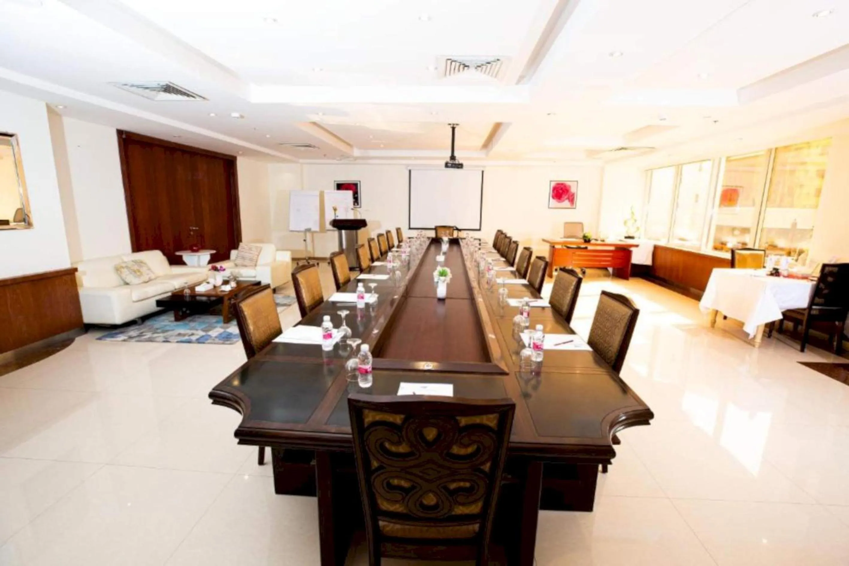 Restaurant/places to eat in Sunday Millennia Hotel