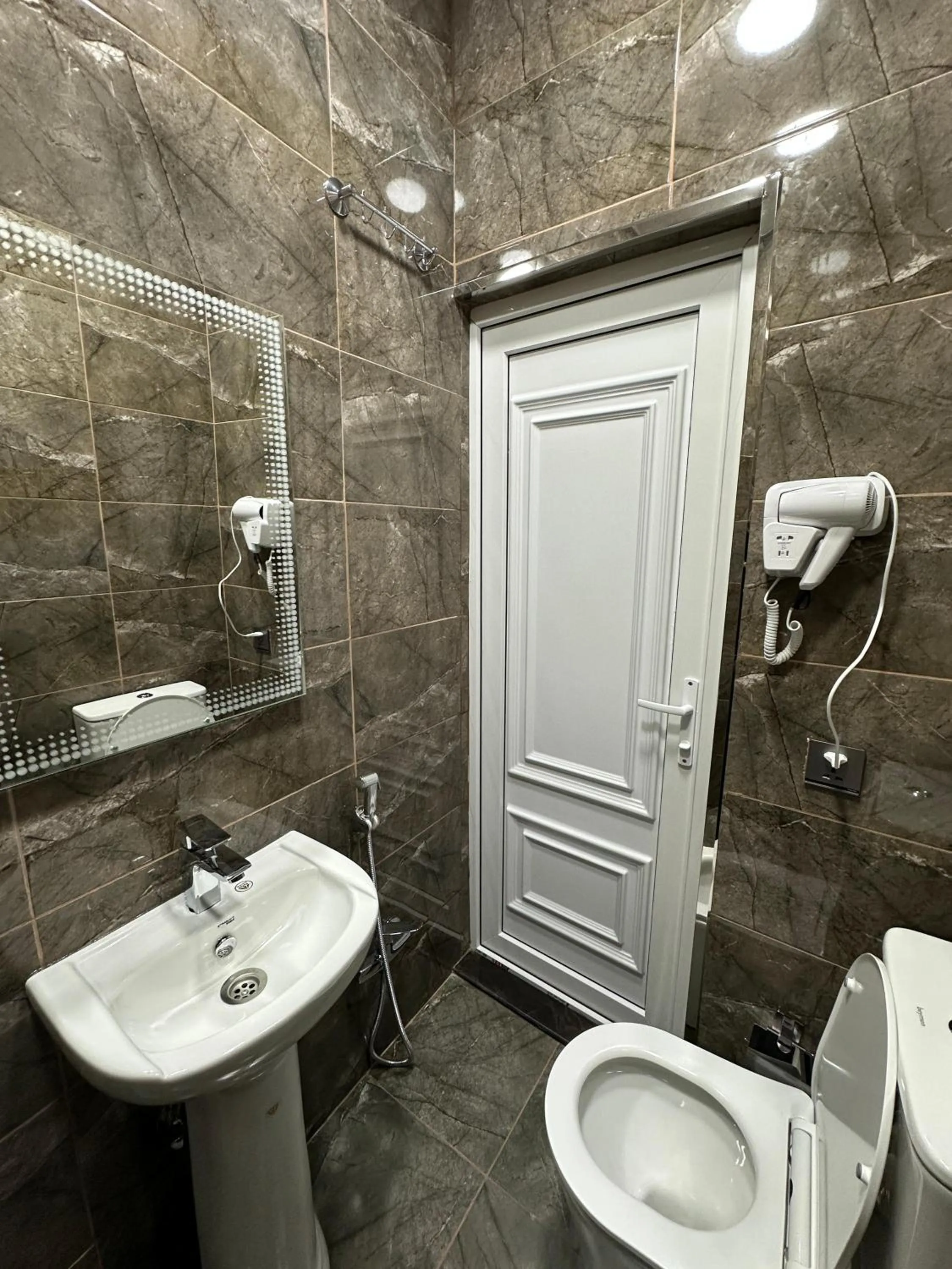 Shower in Nemi Museum Hotel Baku Nz