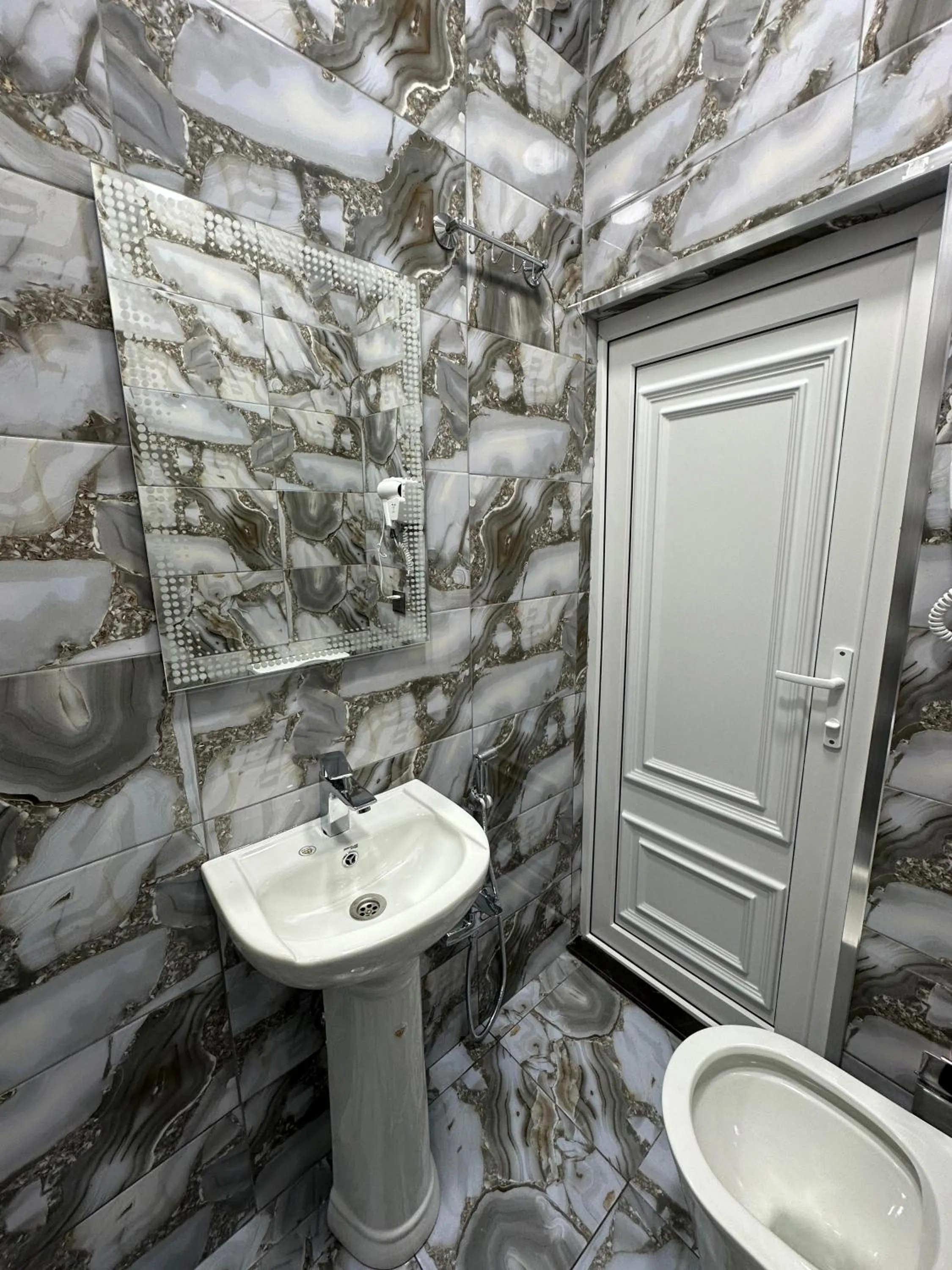 Shower in Nemi Museum Hotel Baku Nz