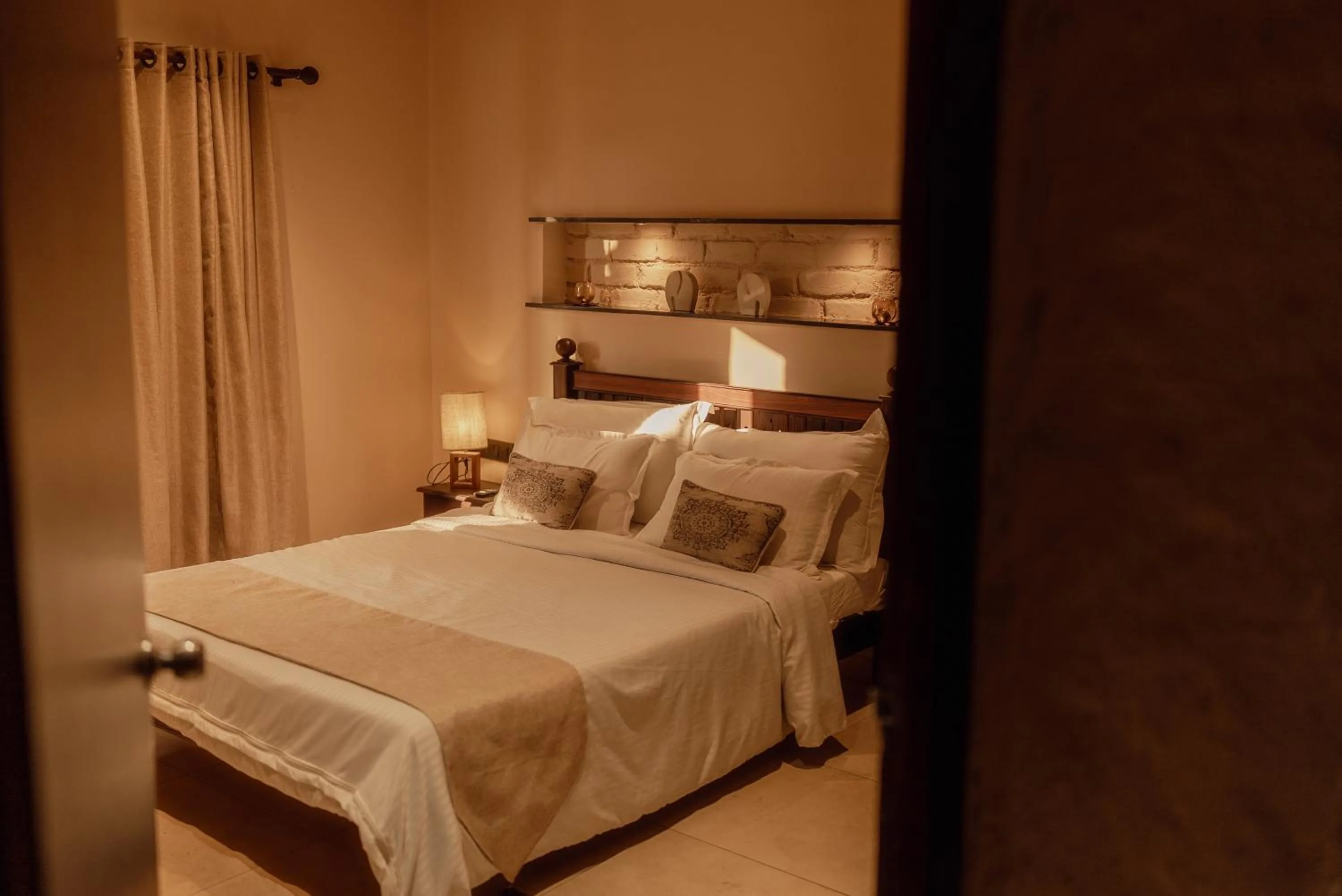 Bedroom, Bed in Wild Woods Tiger Resort