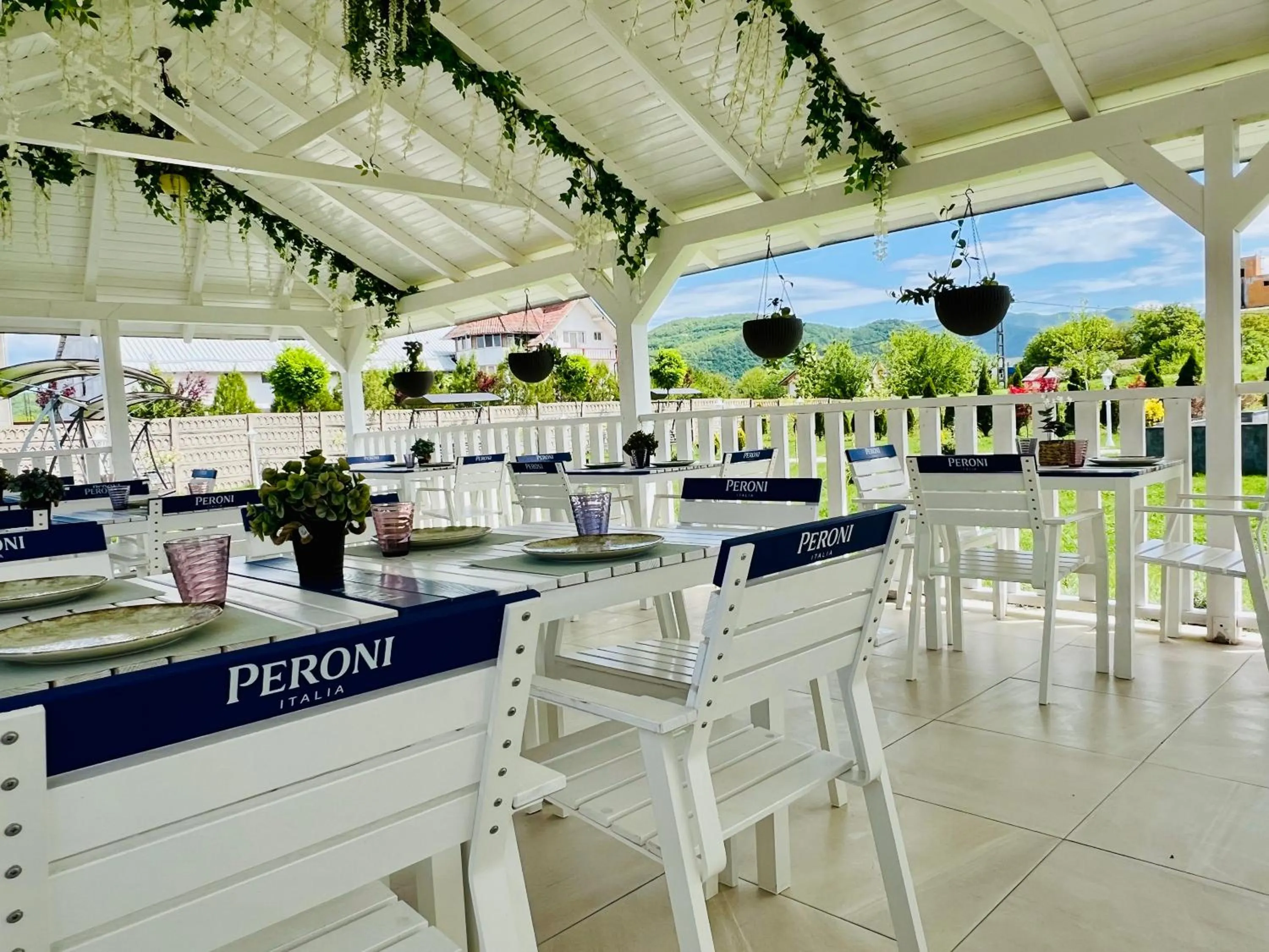 Restaurant/places to eat in Pensiunea Sarmis Cristal