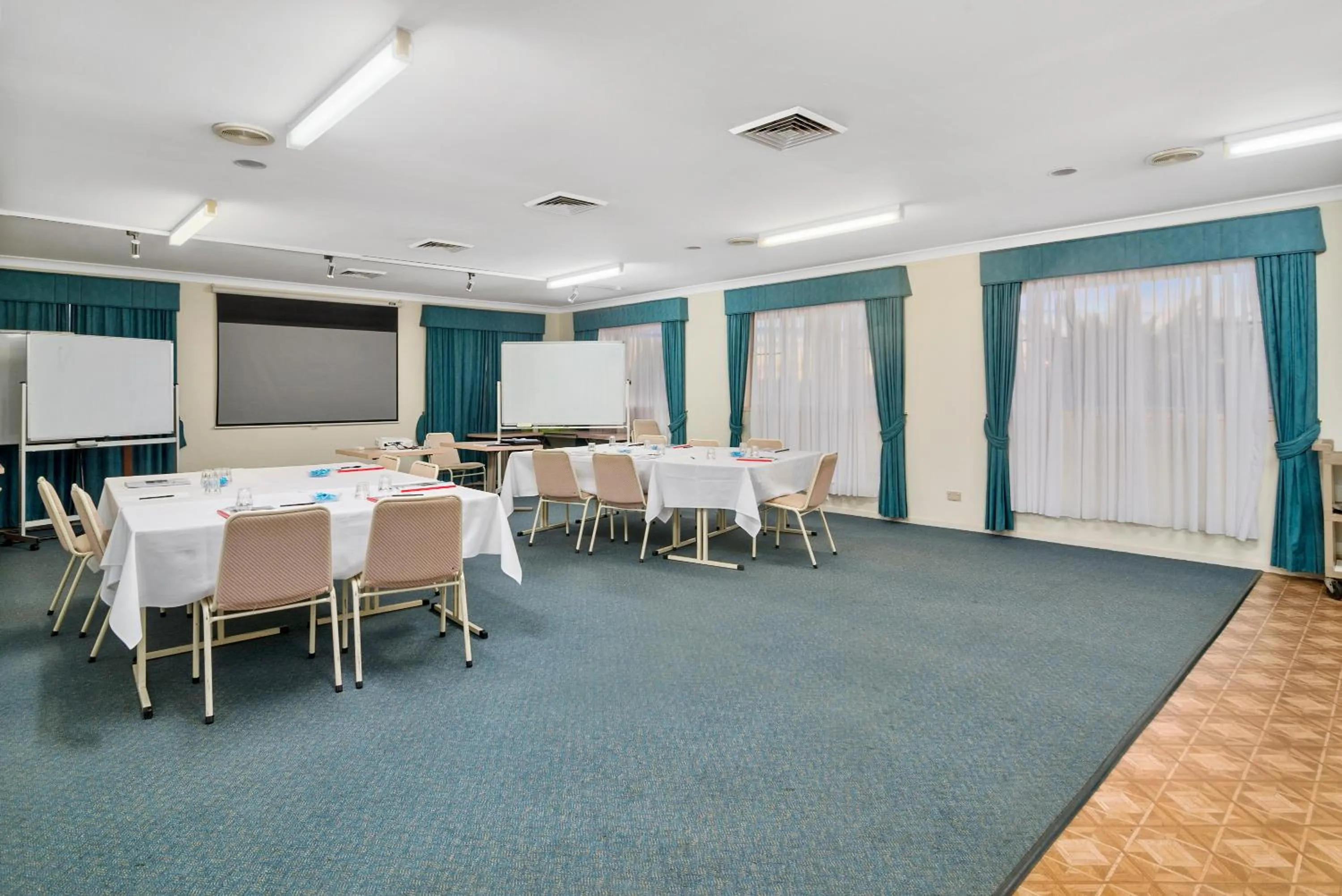 Meeting/conference room in Park Motor Inn