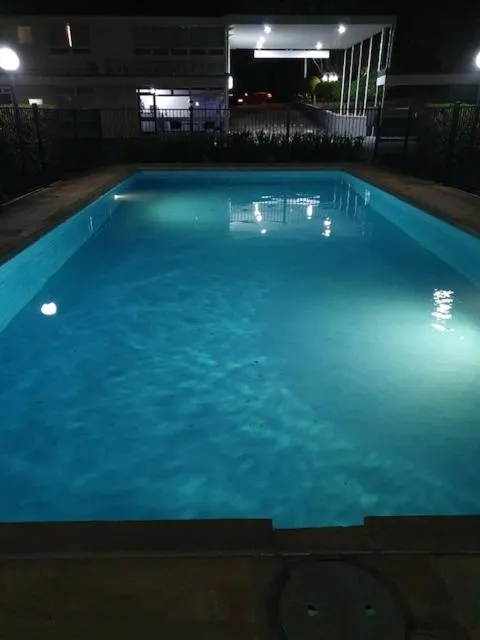 Swimming pool in Park Motor Inn