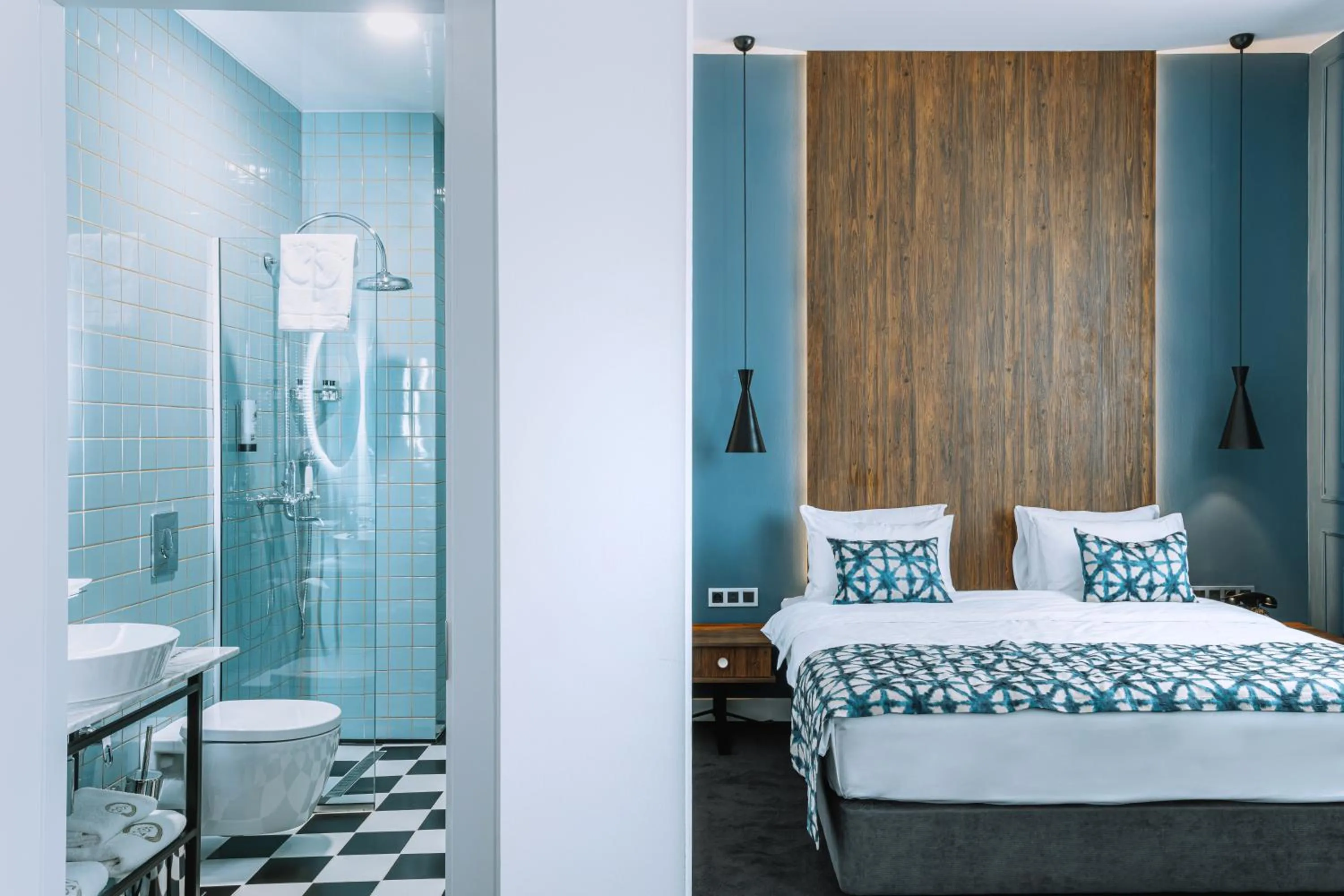Shower, Bed in Hotel Twenties Tbilisi - Stay & Dine