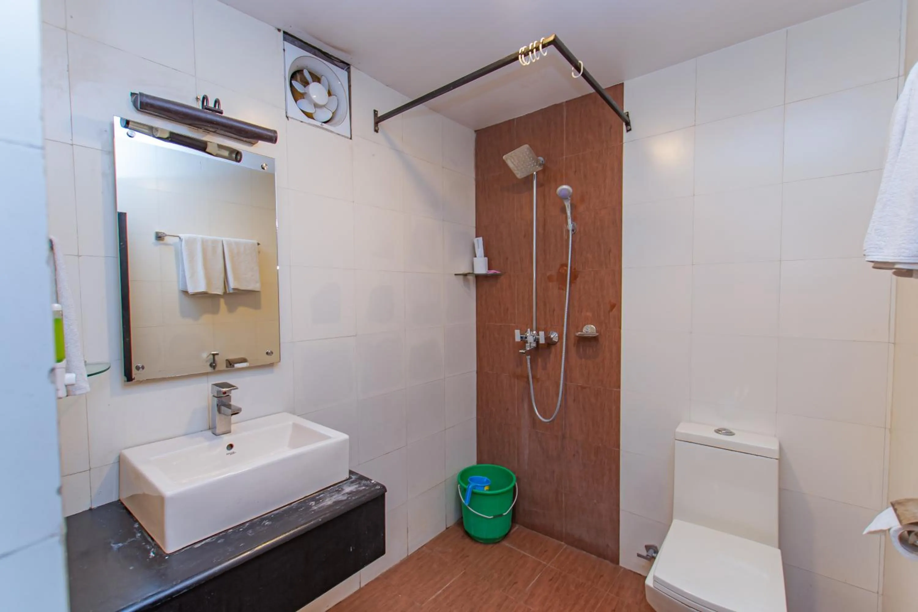 Shower in Moonlight Resort and Spa