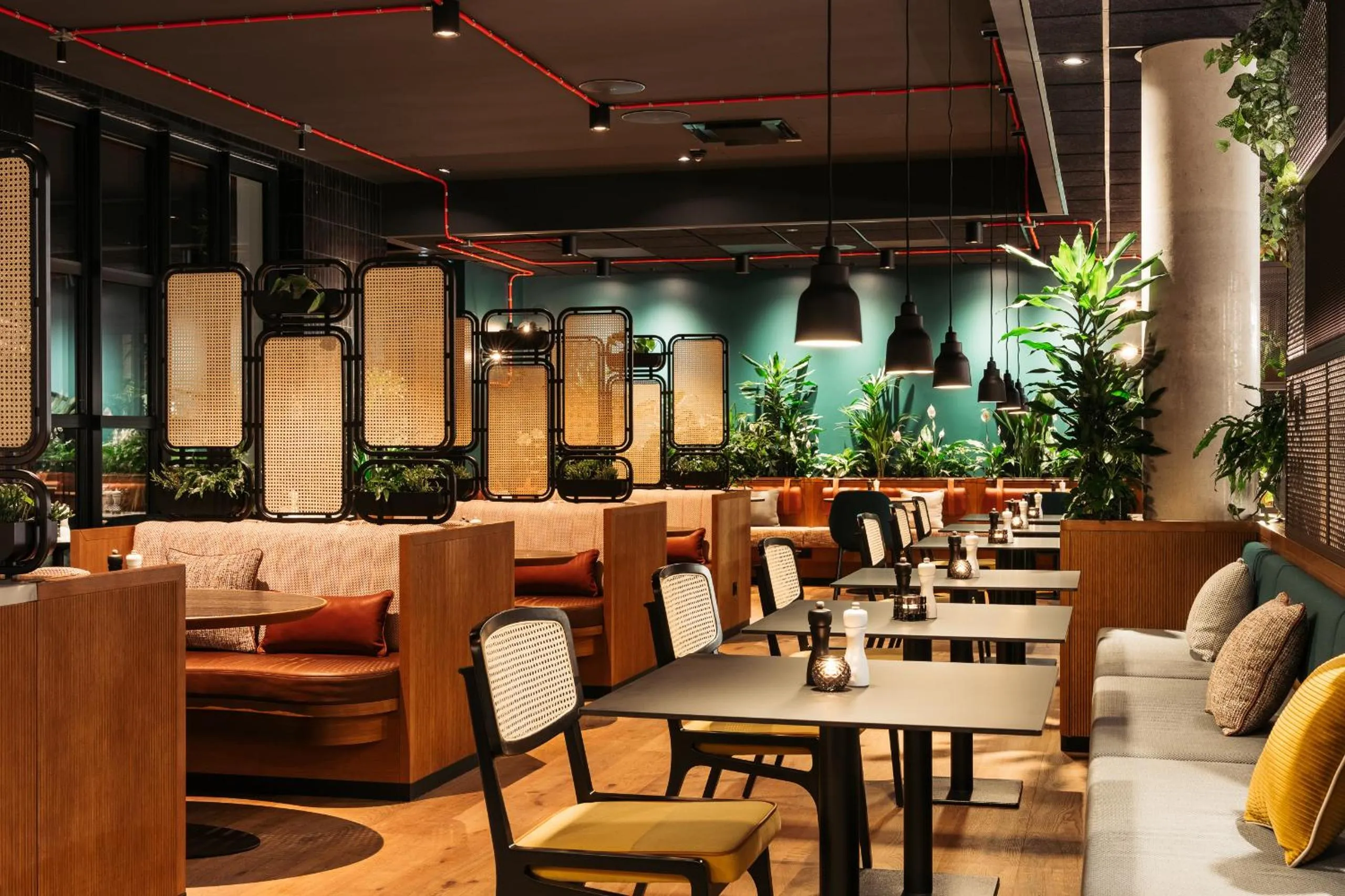 Restaurant/places to eat in Hotel Schani UNO City