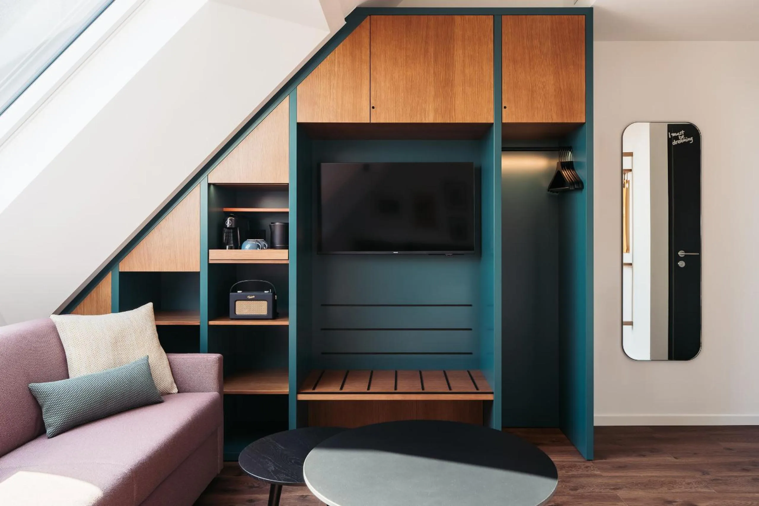 Photo of the whole room in Hotel Schani UNO City