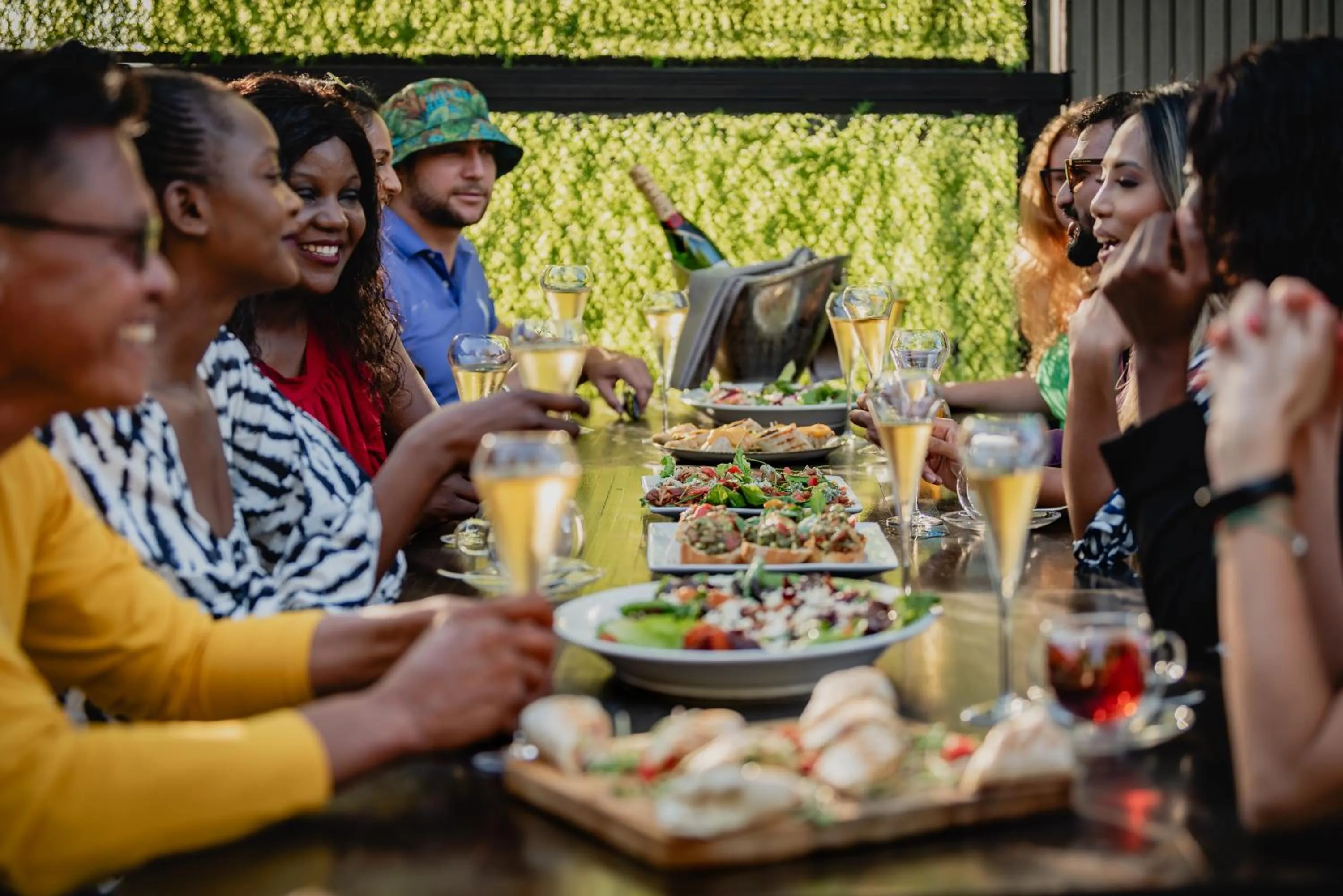 Restaurant/places to eat in Cargo88 Hotel