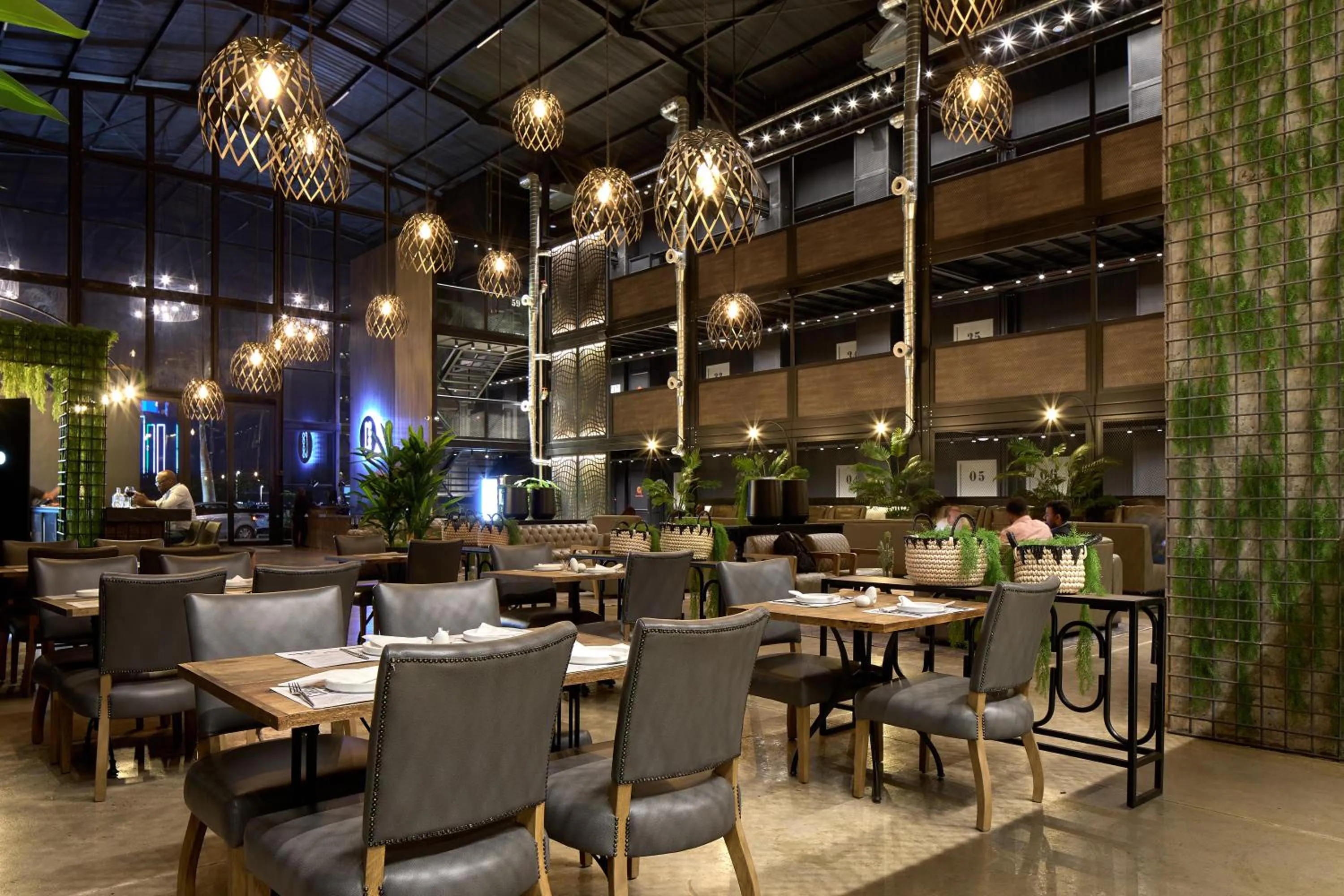 Restaurant/places to eat in Cargo88 Hotel