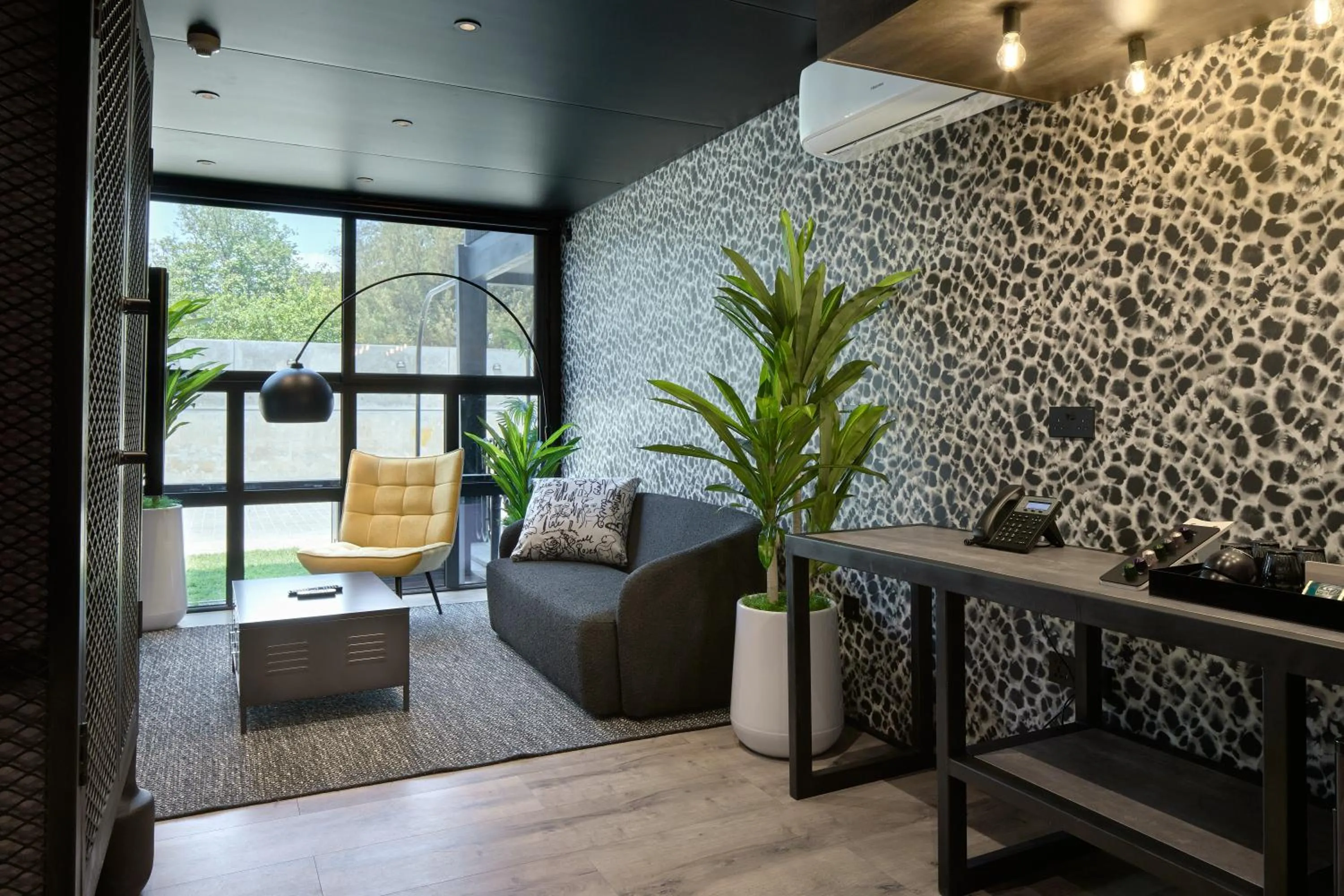 Living room in Cargo88 Hotel