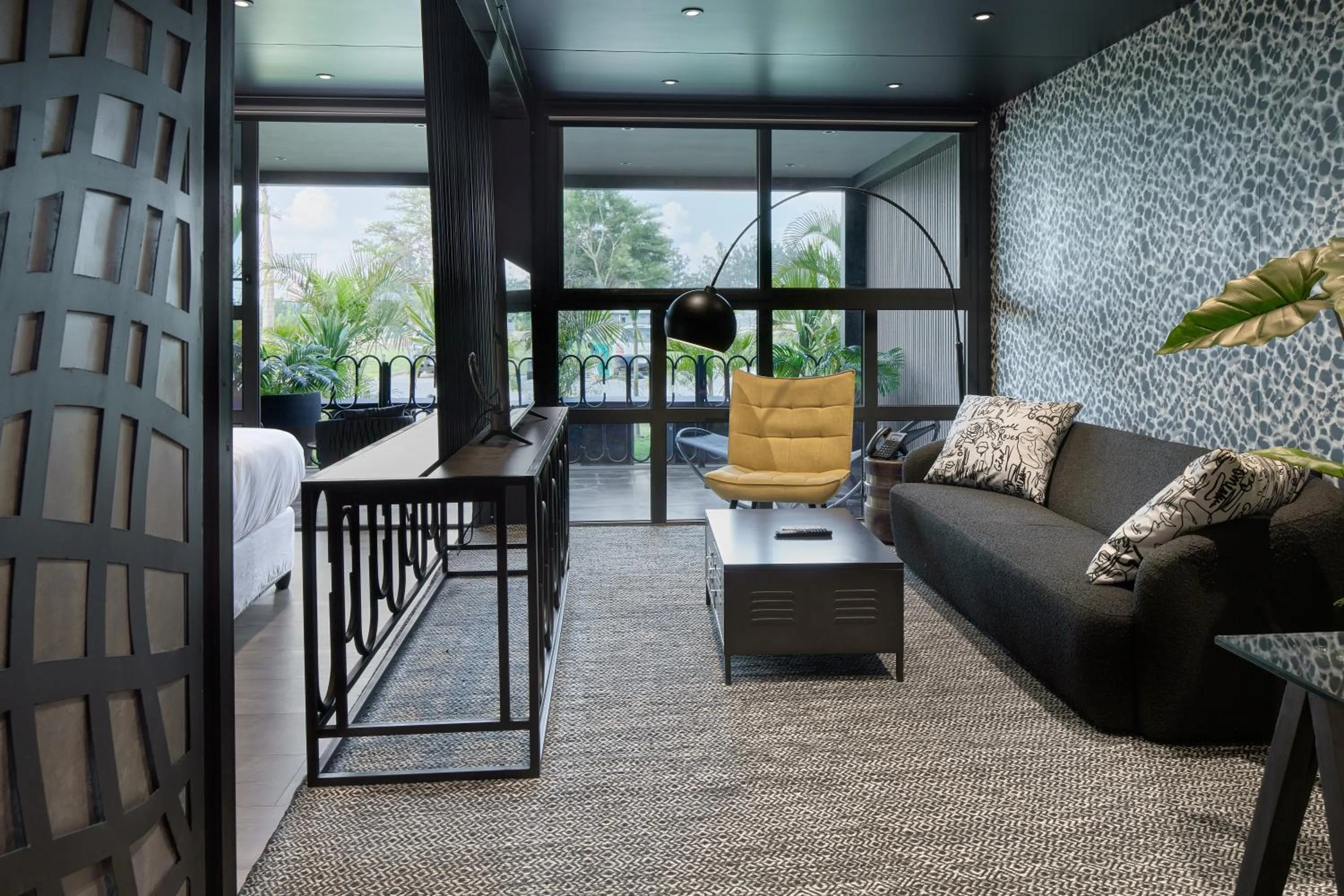 Living room in Cargo88 Hotel