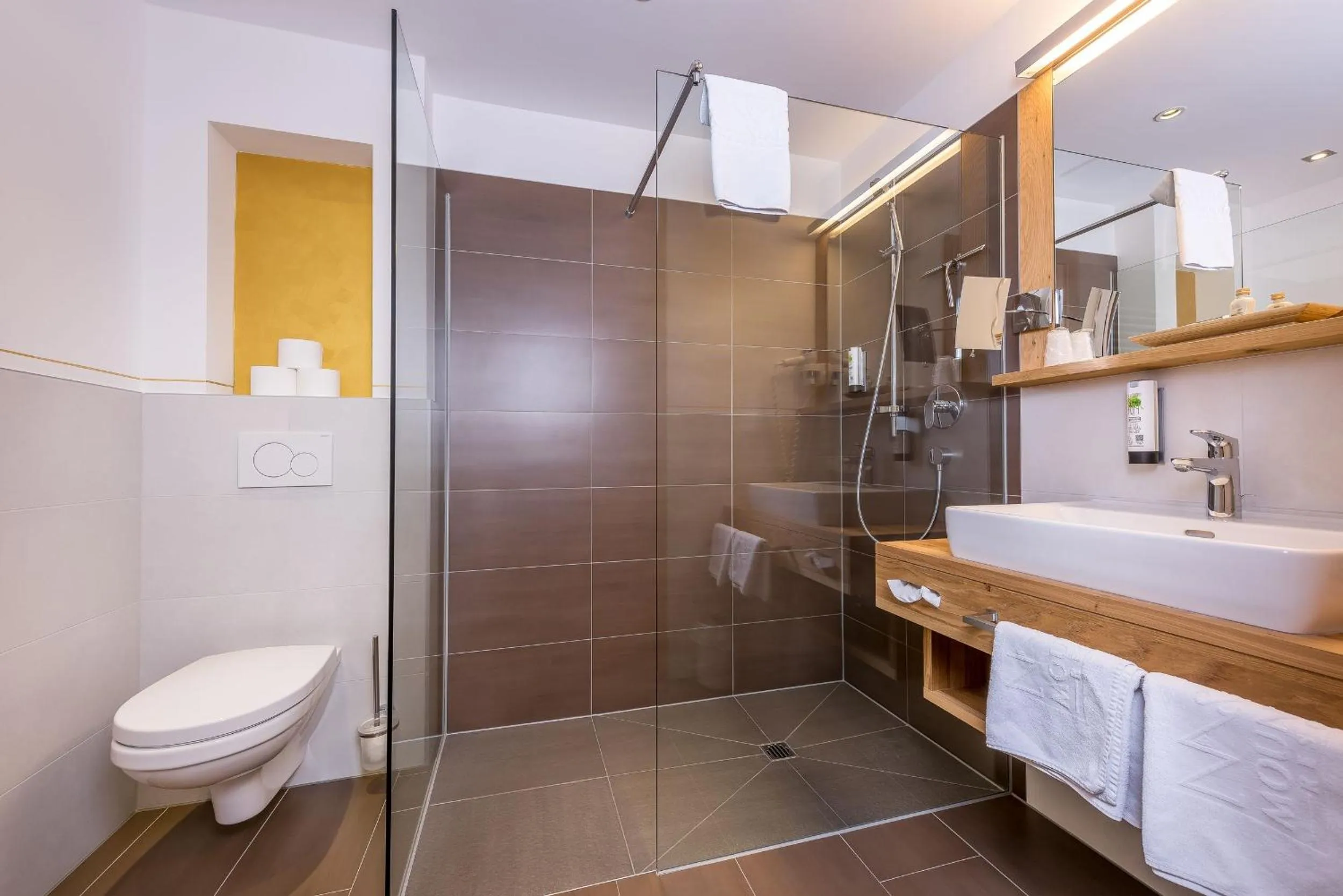 Shower in Mountain Resort M&M