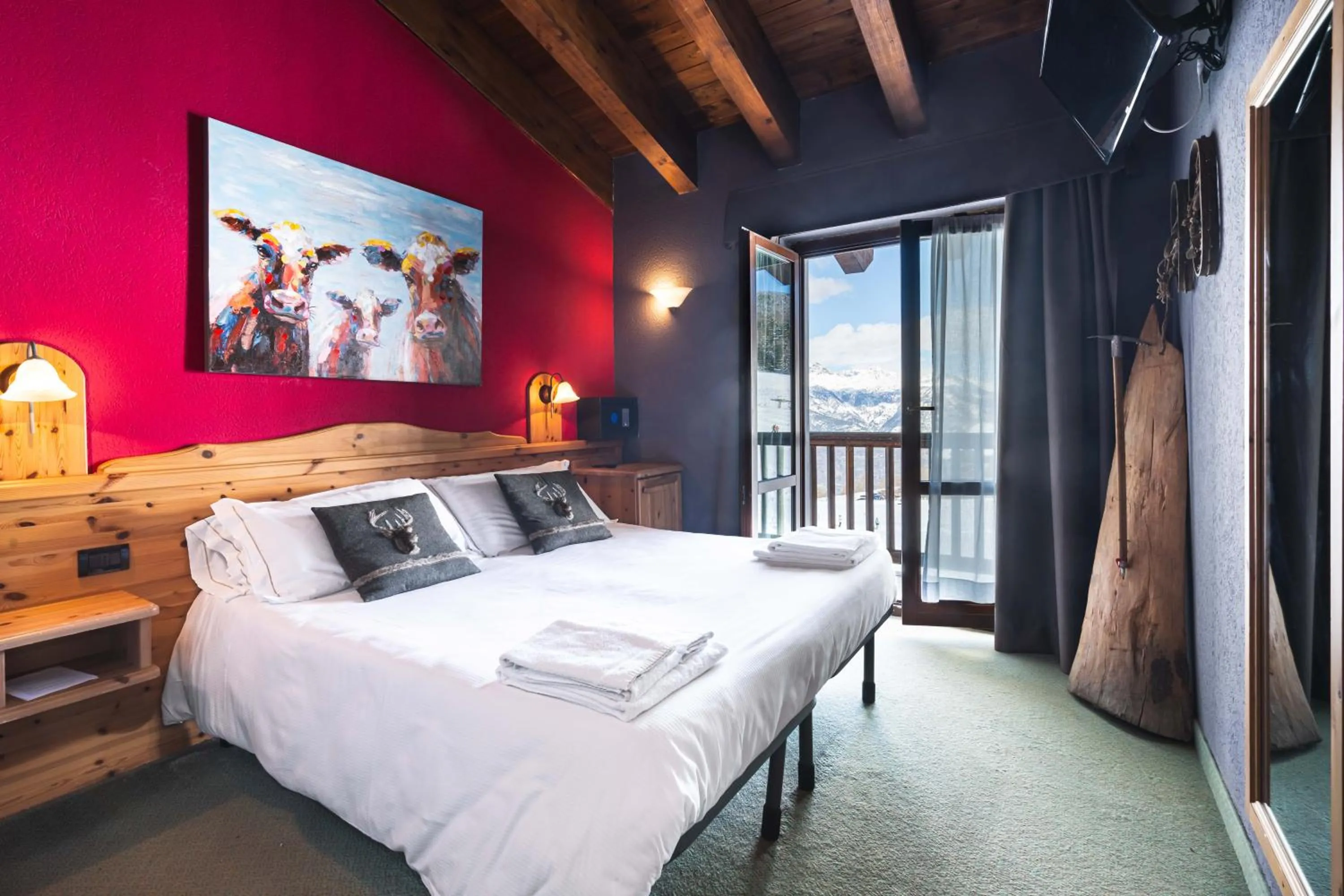 Bedroom, Bed in CHALET DES ALPES