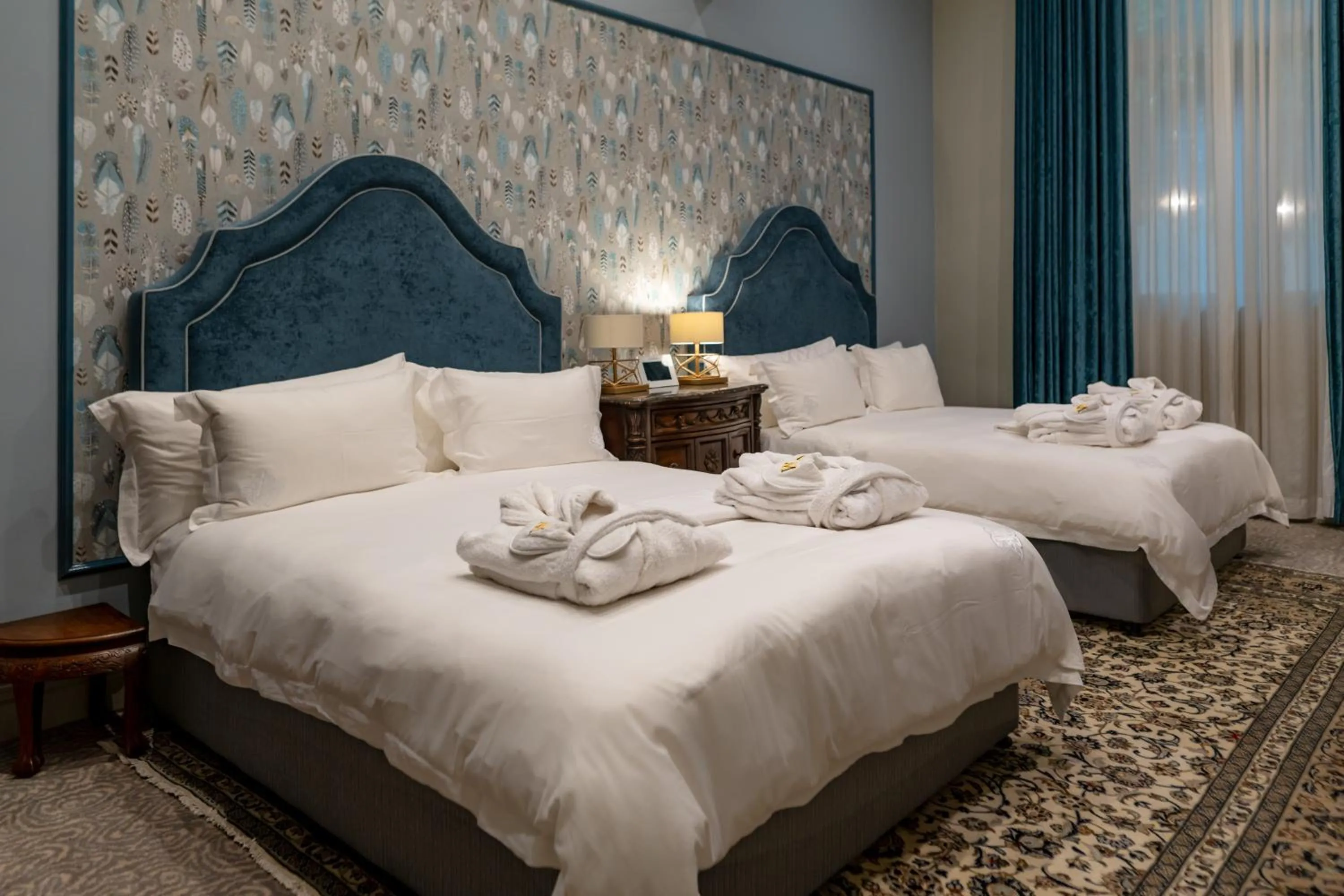 Bedroom, Bed in The Monarch Hotel