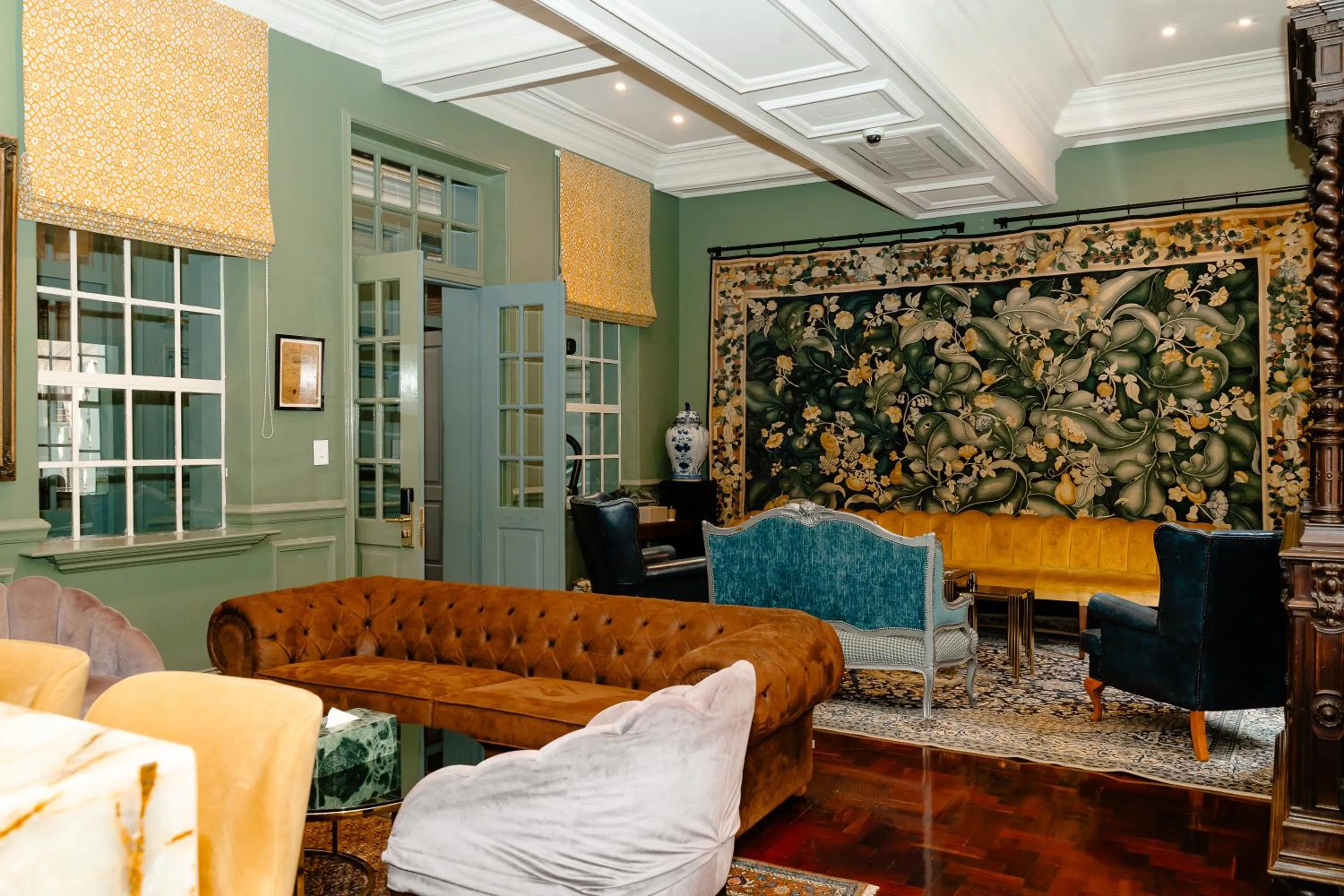 Living room in The Monarch Hotel