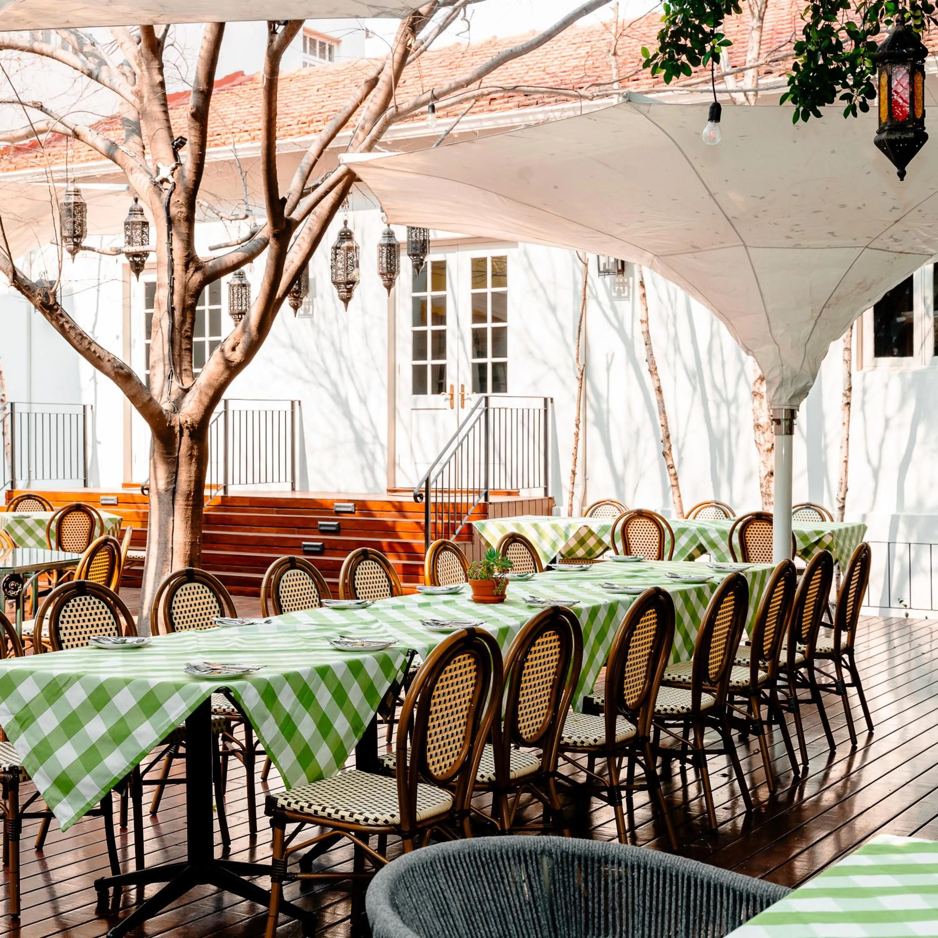 Restaurant/places to eat in The Monarch Hotel