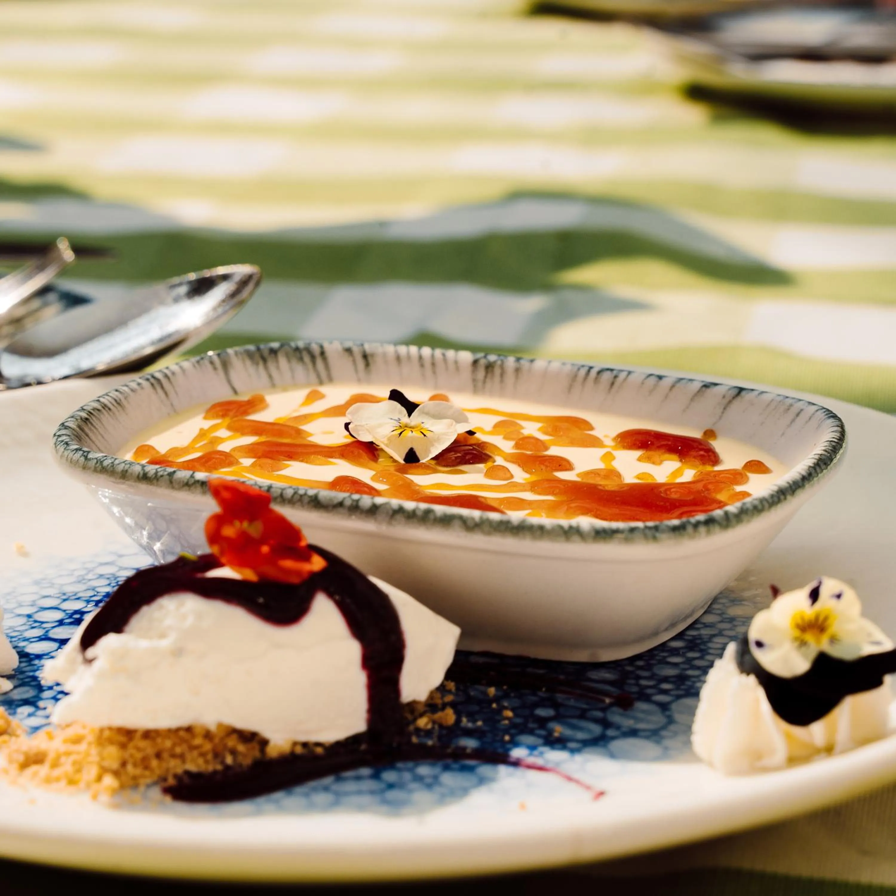 Food and drinks in The Monarch Hotel