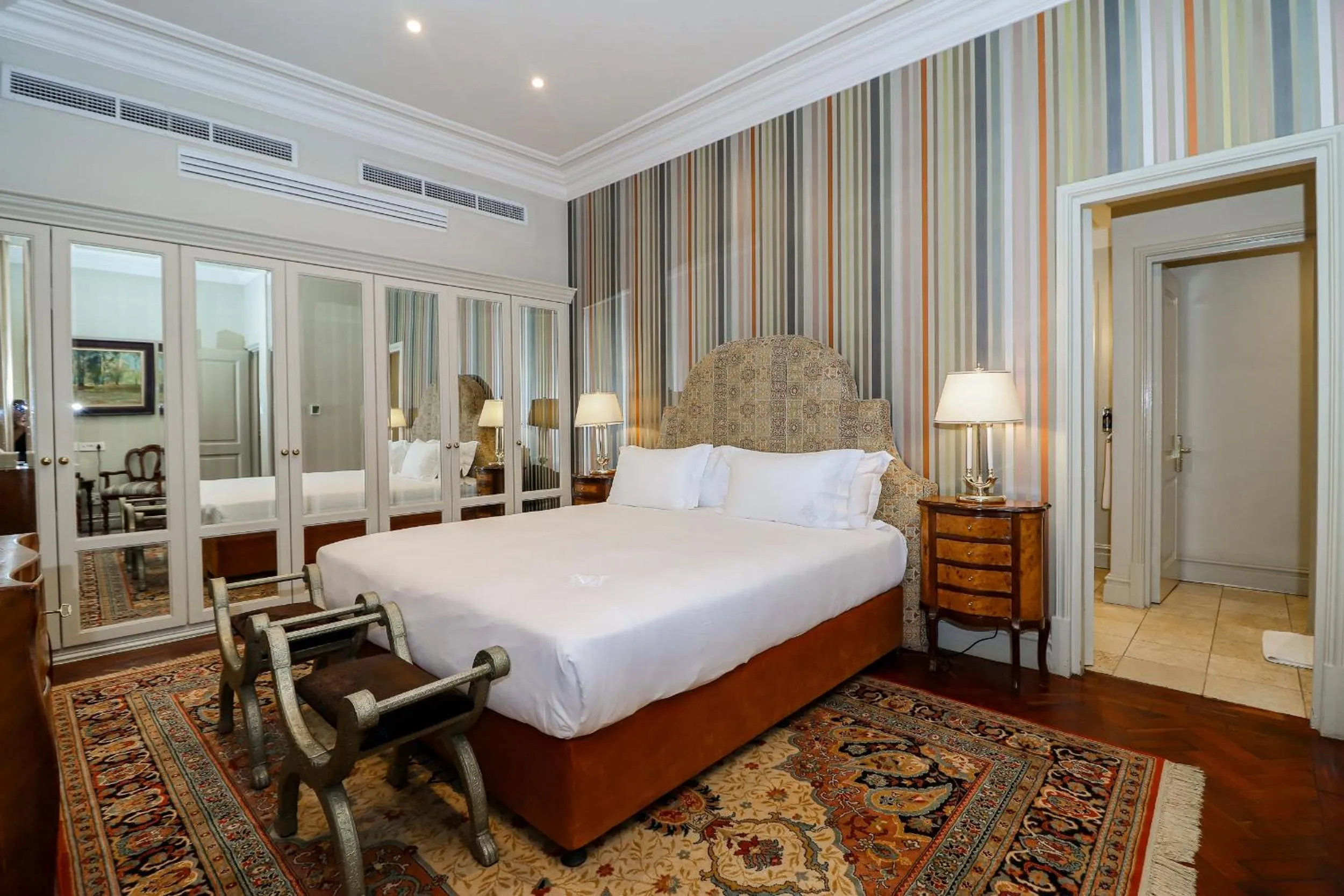 Bedroom, Bed in The Monarch Hotel