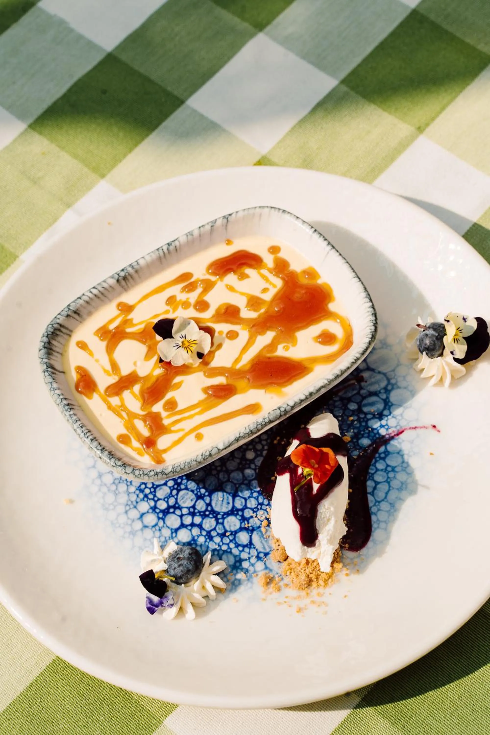 Food and drinks in The Monarch Hotel