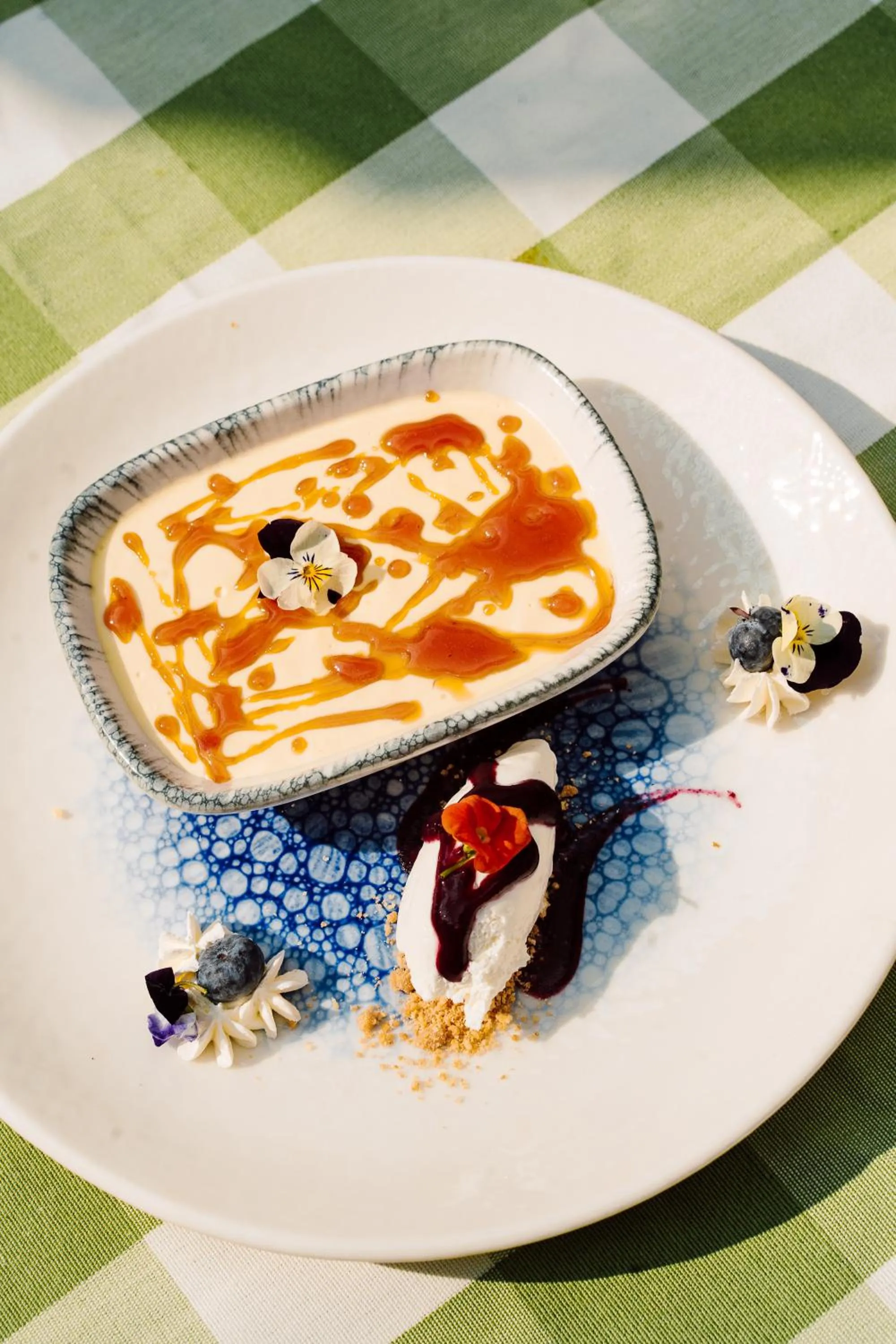 Food and drinks in The Monarch Hotel