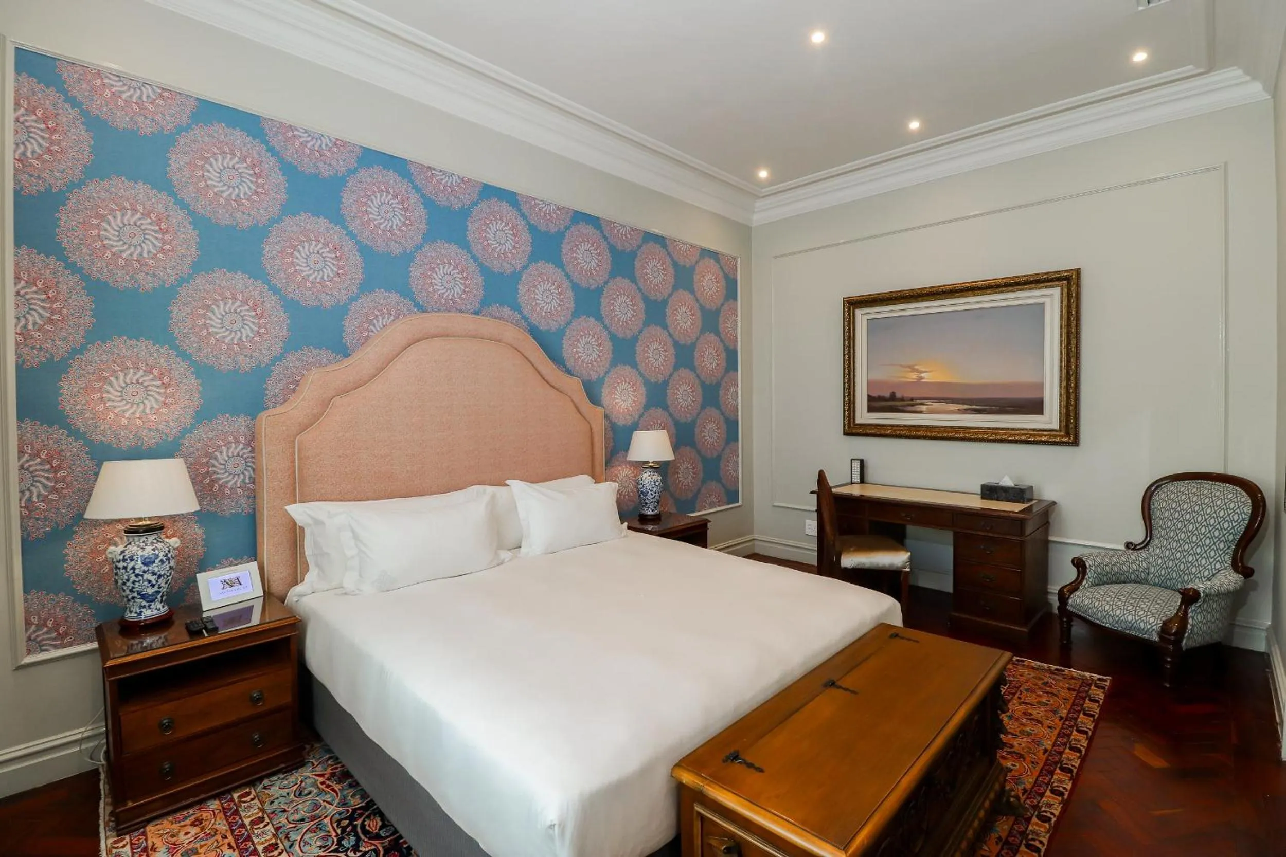 Bedroom, Bed in The Monarch Hotel