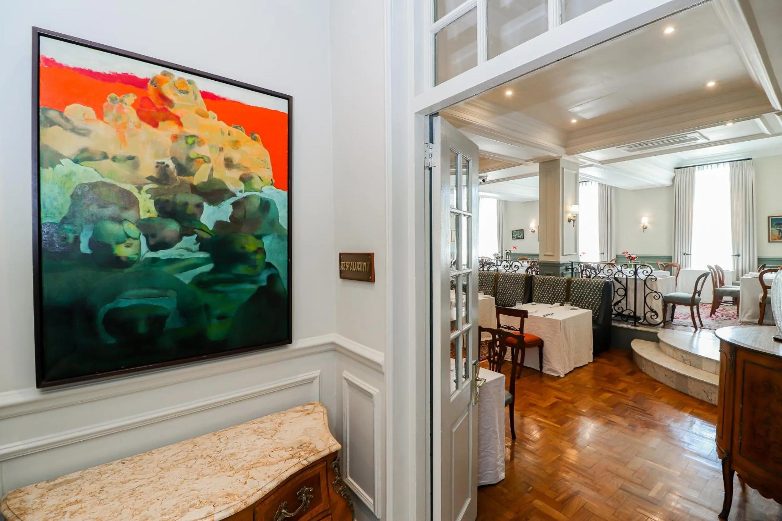 Restaurant/places to eat in The Monarch Hotel