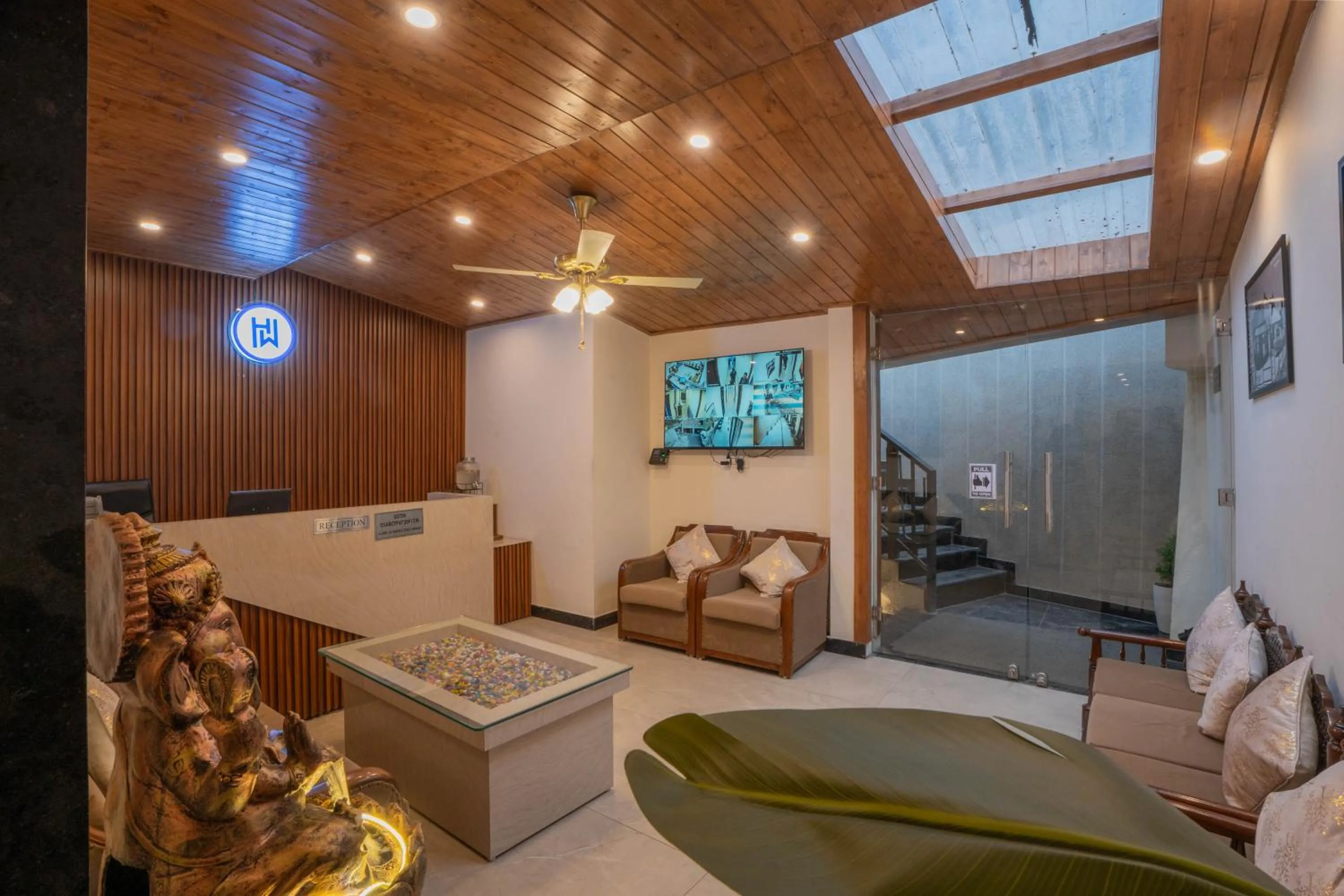 Lobby or reception in Perfectstayz Premium Westend at Mall Road