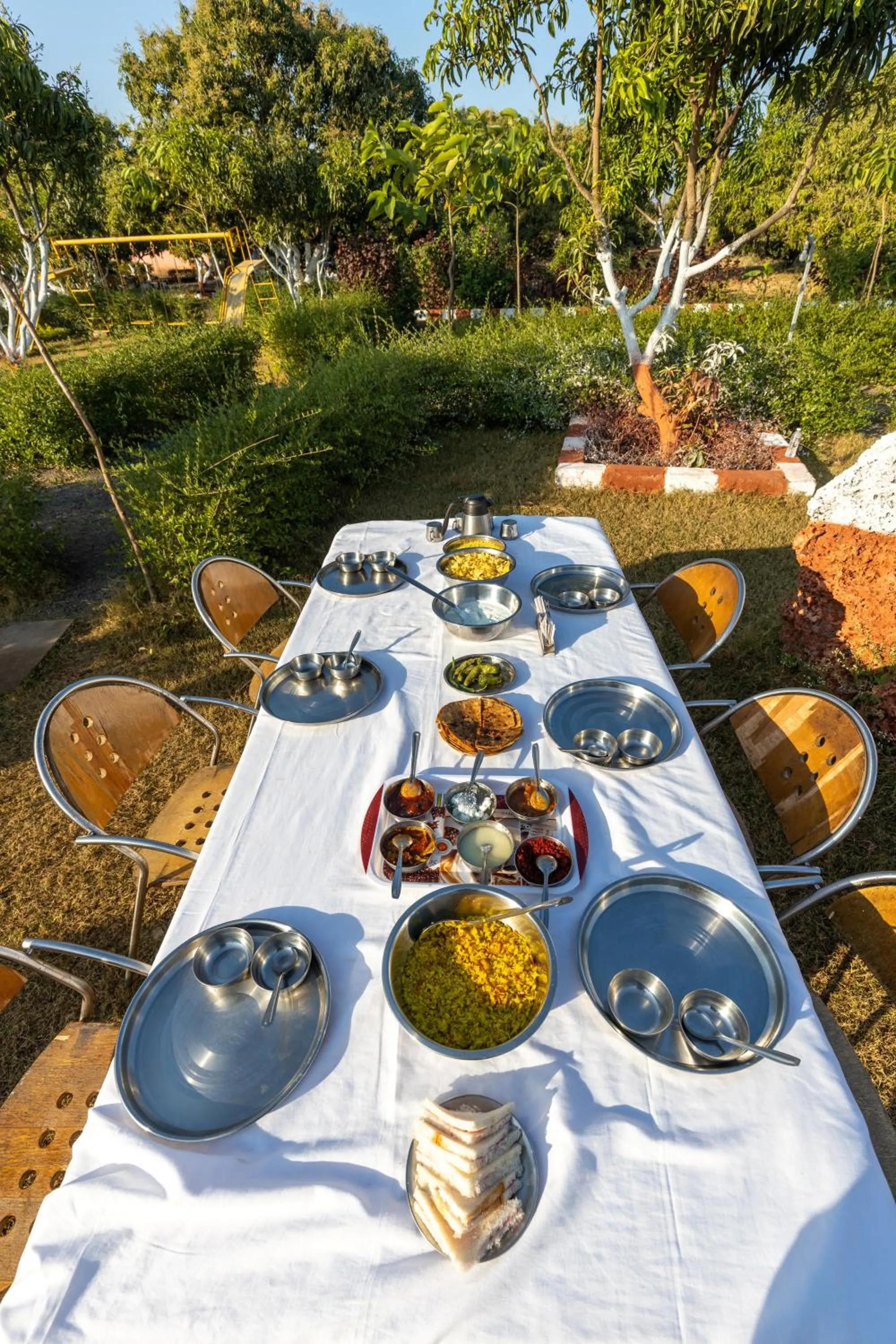 Food and drinks in AamraKunj Gir Resort