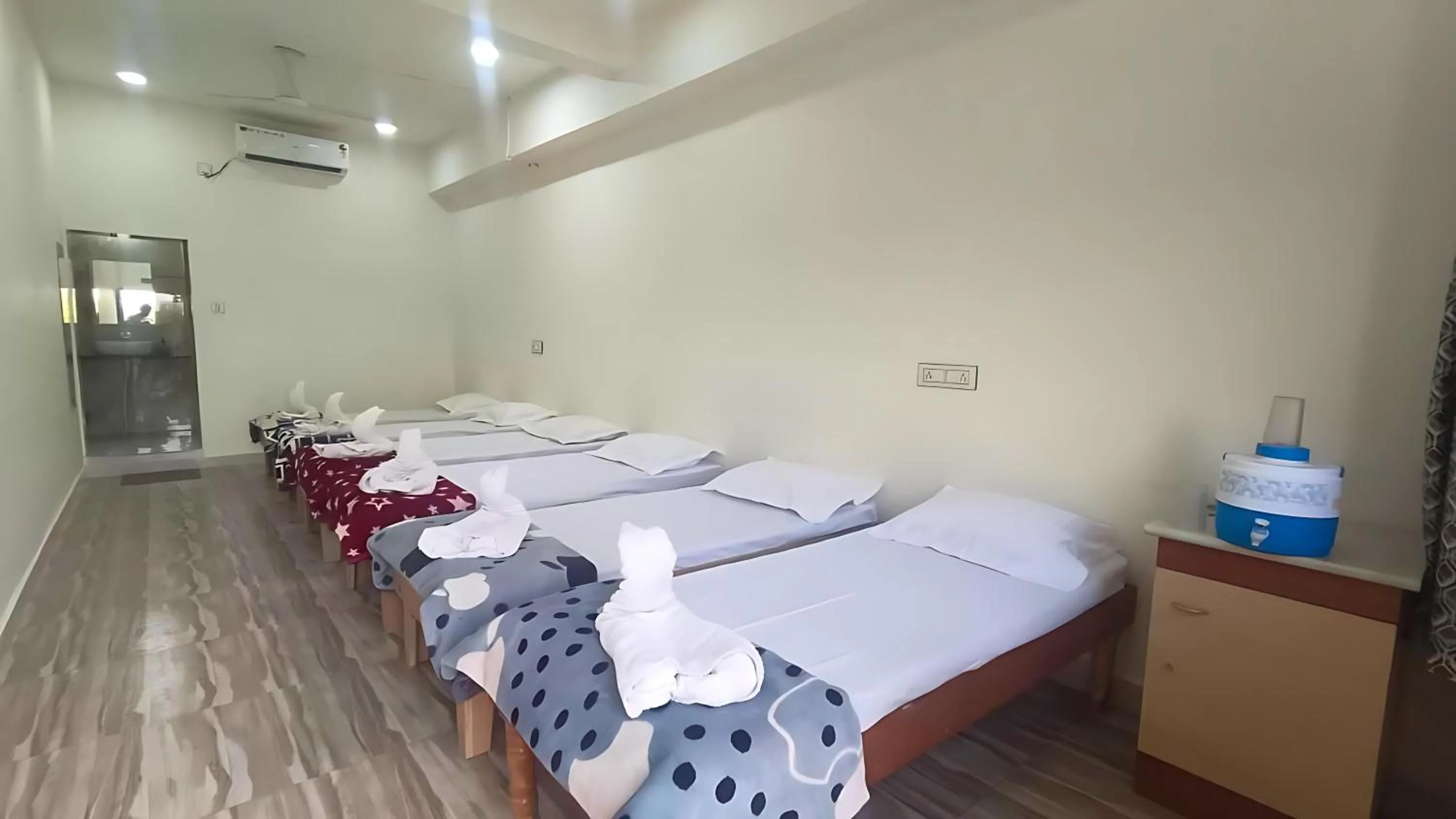 Photo of the whole room in AamraKunj Gir Resort