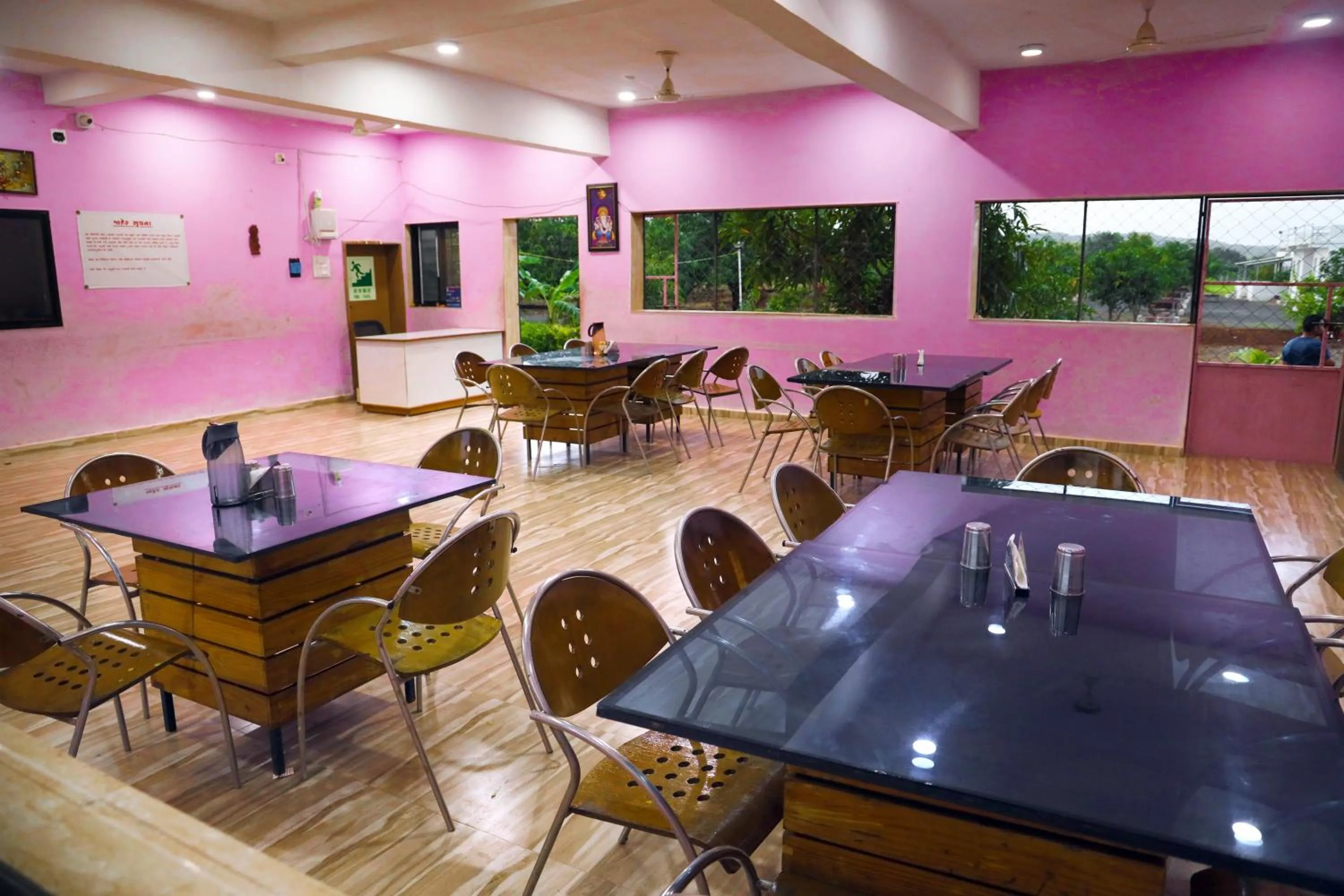 Restaurant/places to eat in AamraKunj Gir Resort