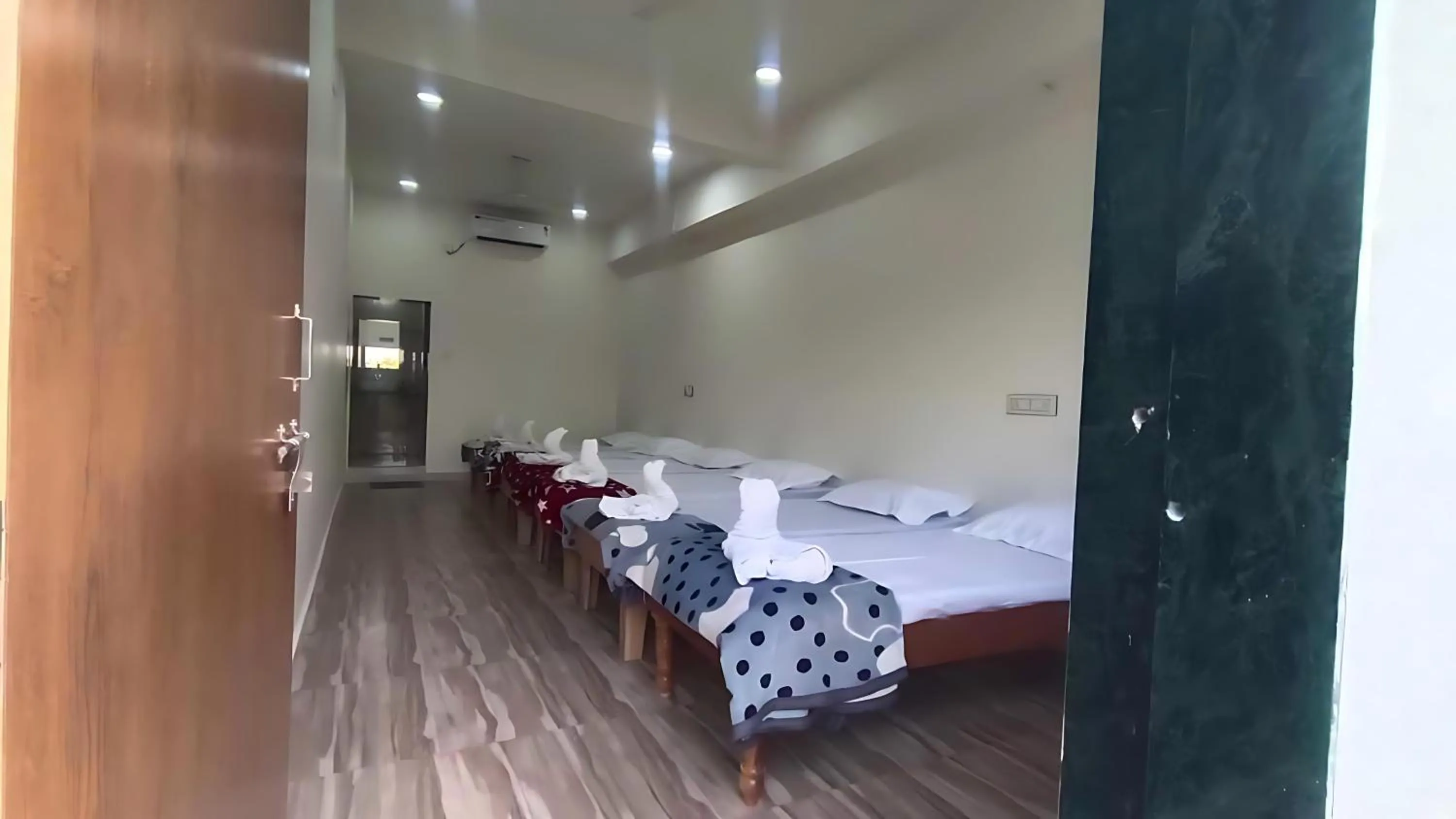 Photo of the whole room, Bed in AamraKunj Gir Resort