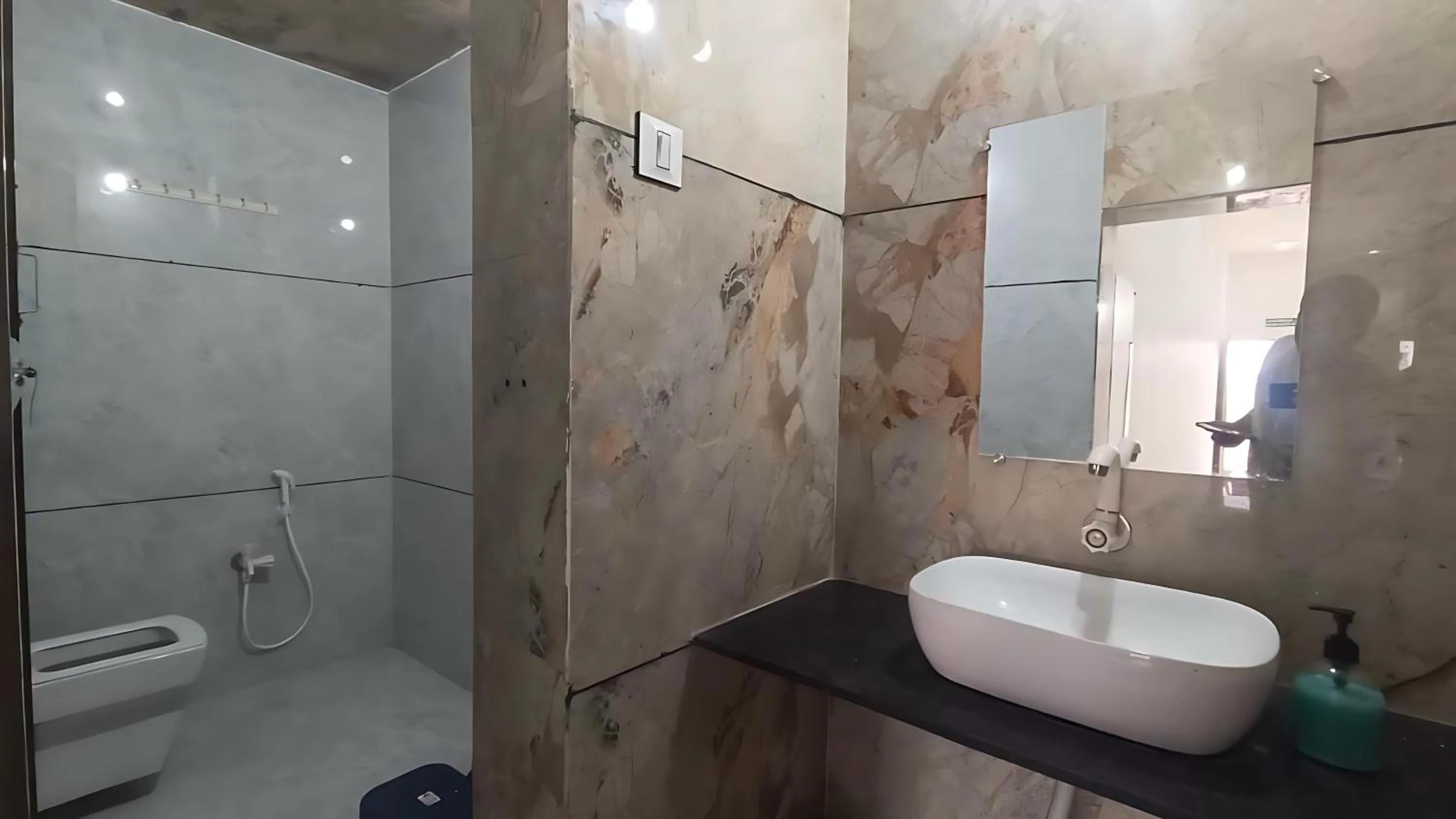 Bathroom in AamraKunj Gir Resort