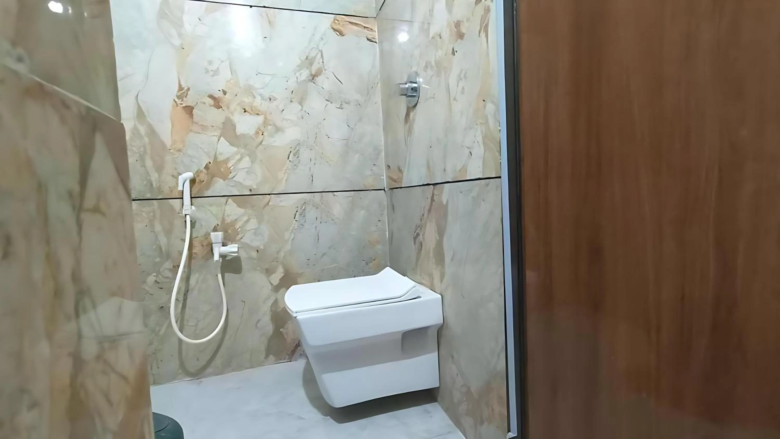 Shower in AamraKunj Gir Resort