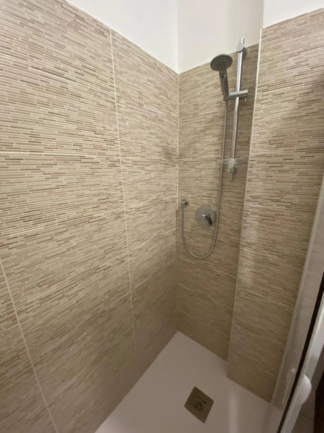 Shower in Le casette di Frà Studios