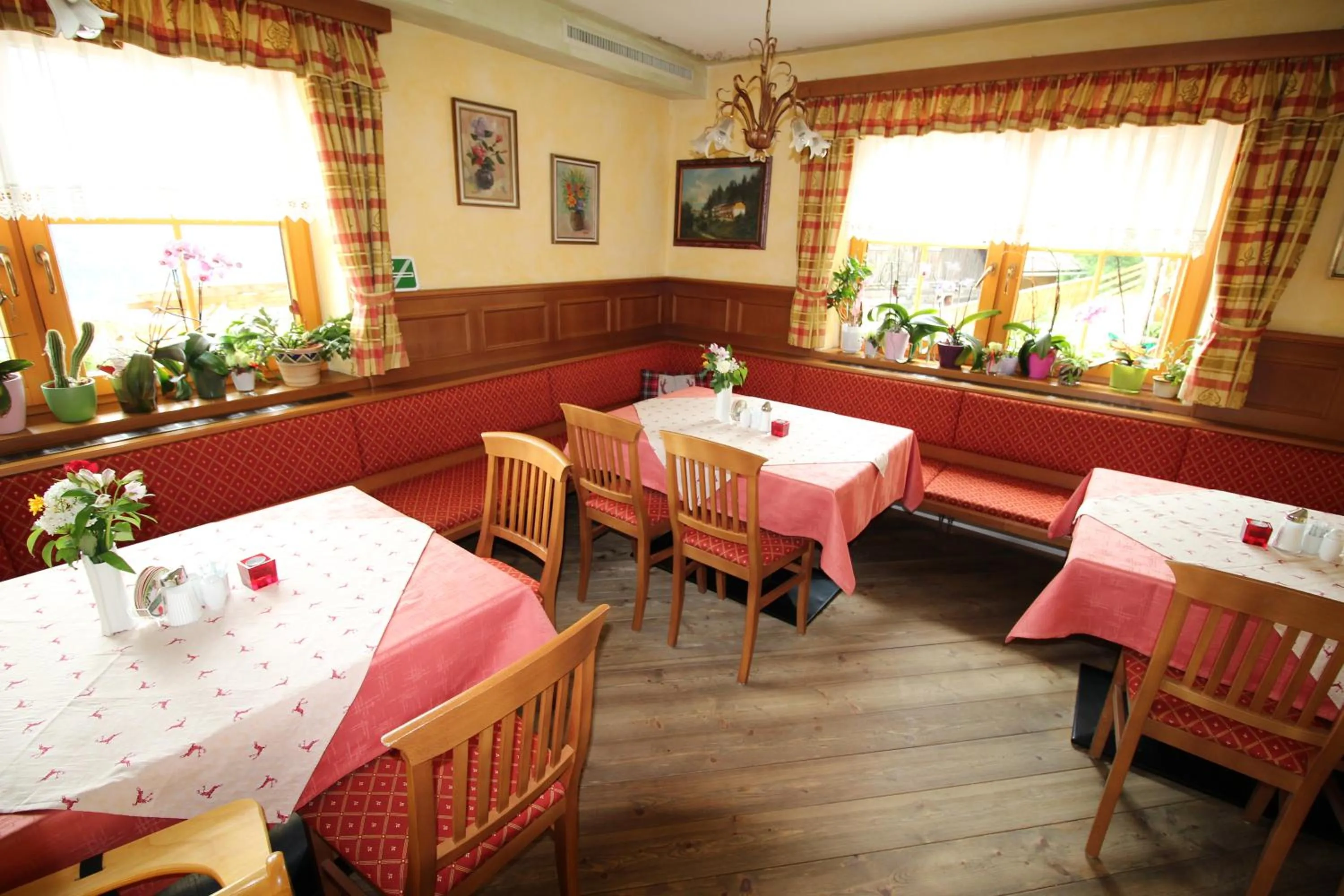 Restaurant/places to eat in Hotel Käferhube