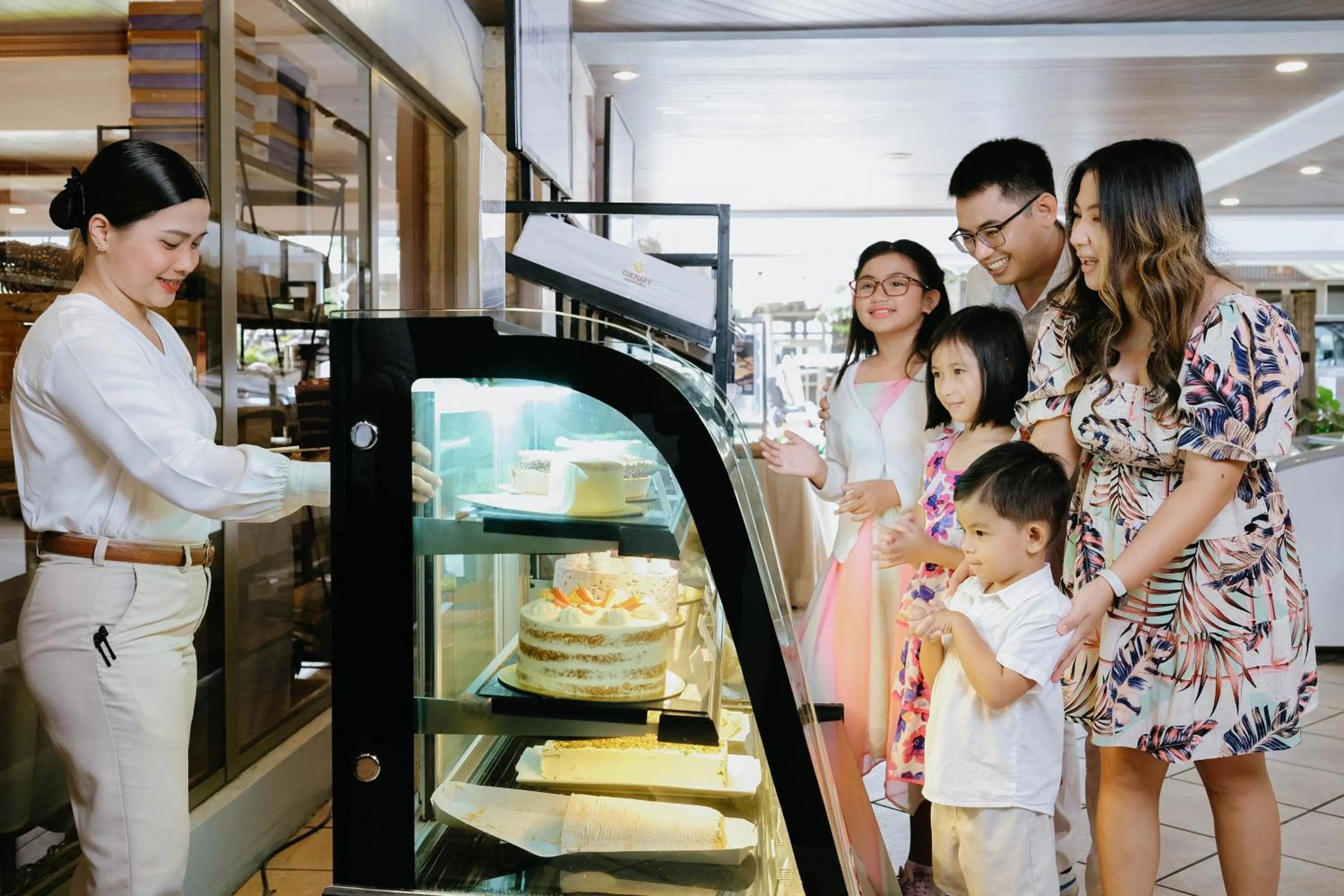 Restaurant/places to eat in The Suites At Mount Malarayat